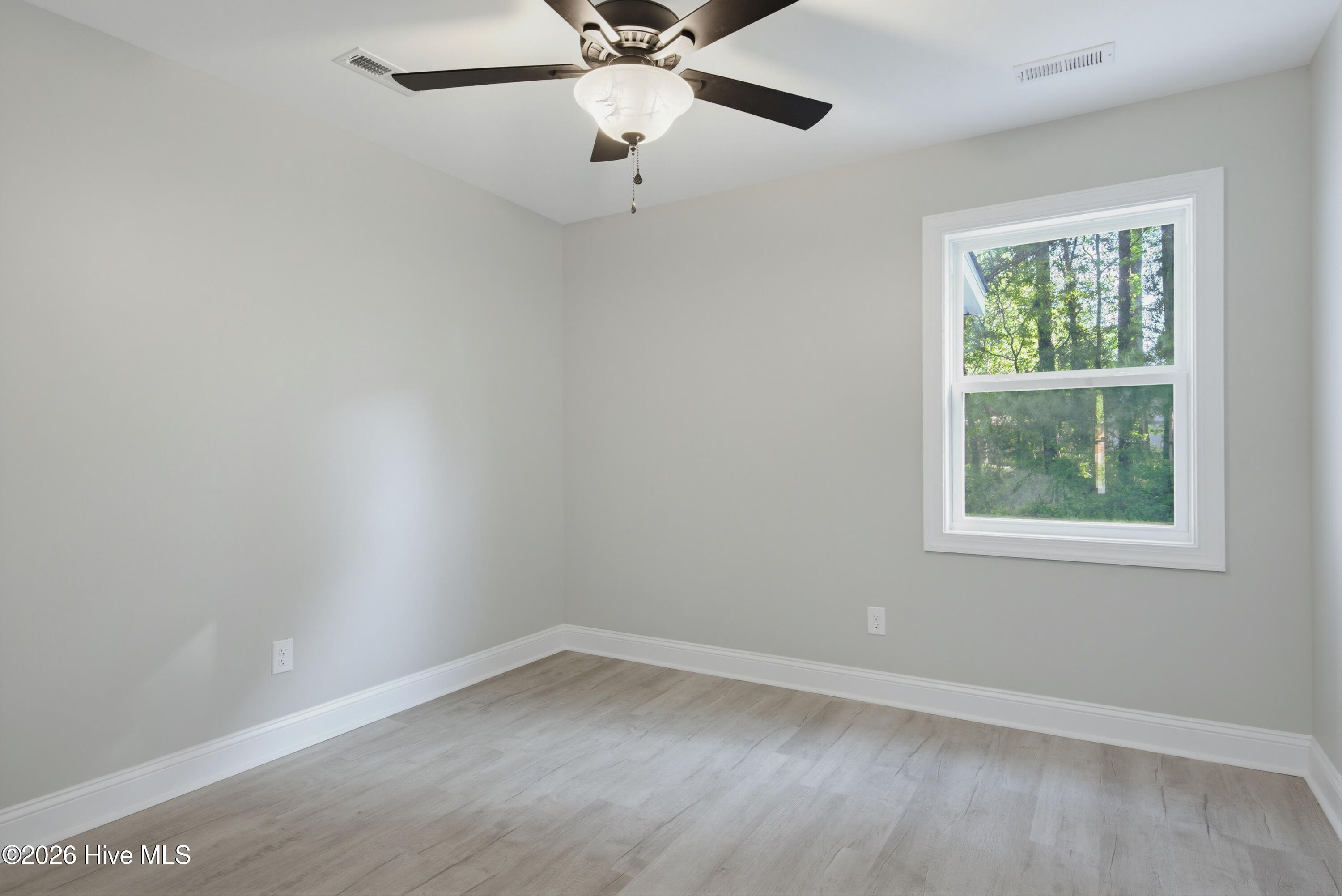 100567676 | Photo 11