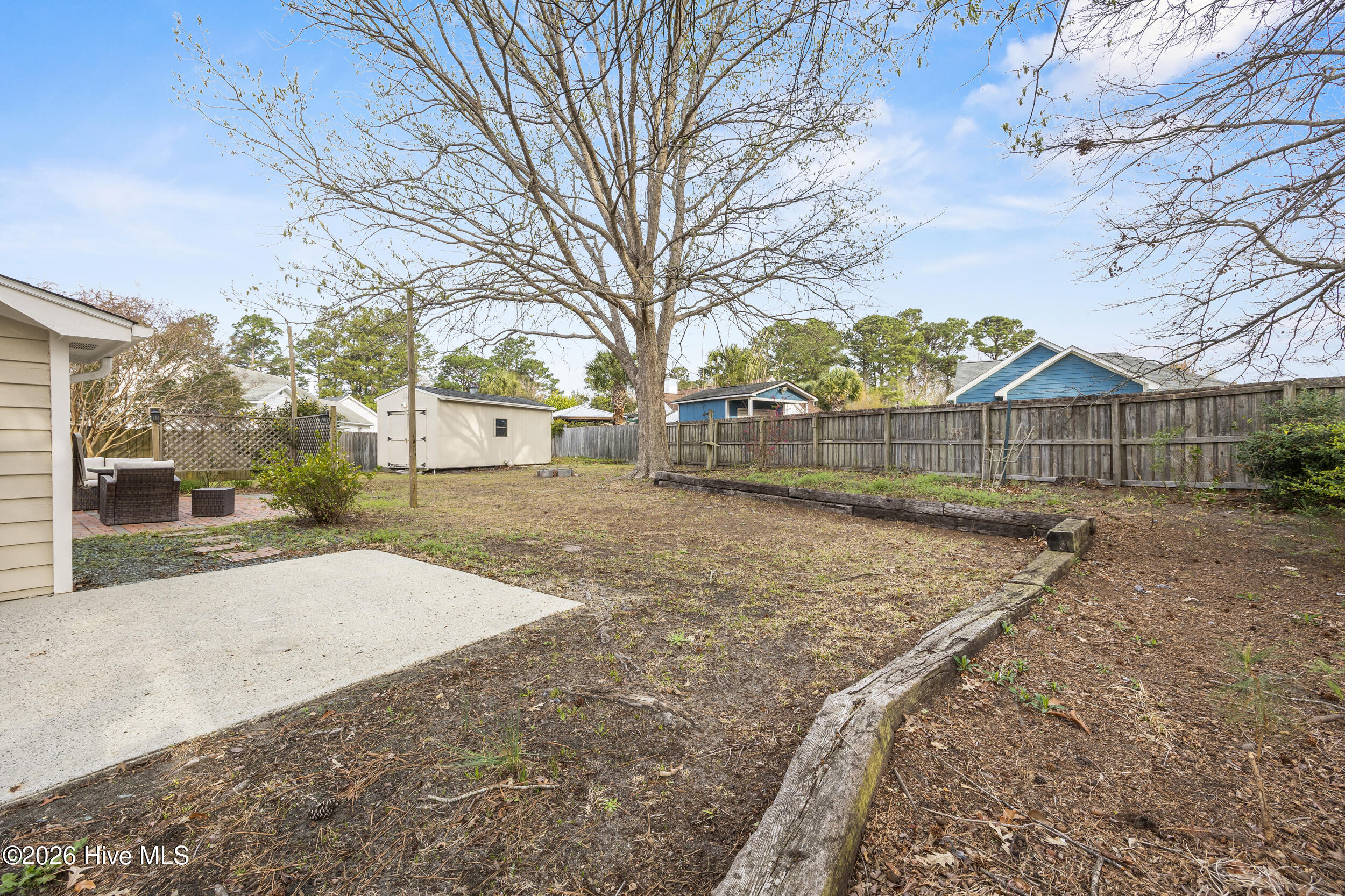 100560305 | Photo 38