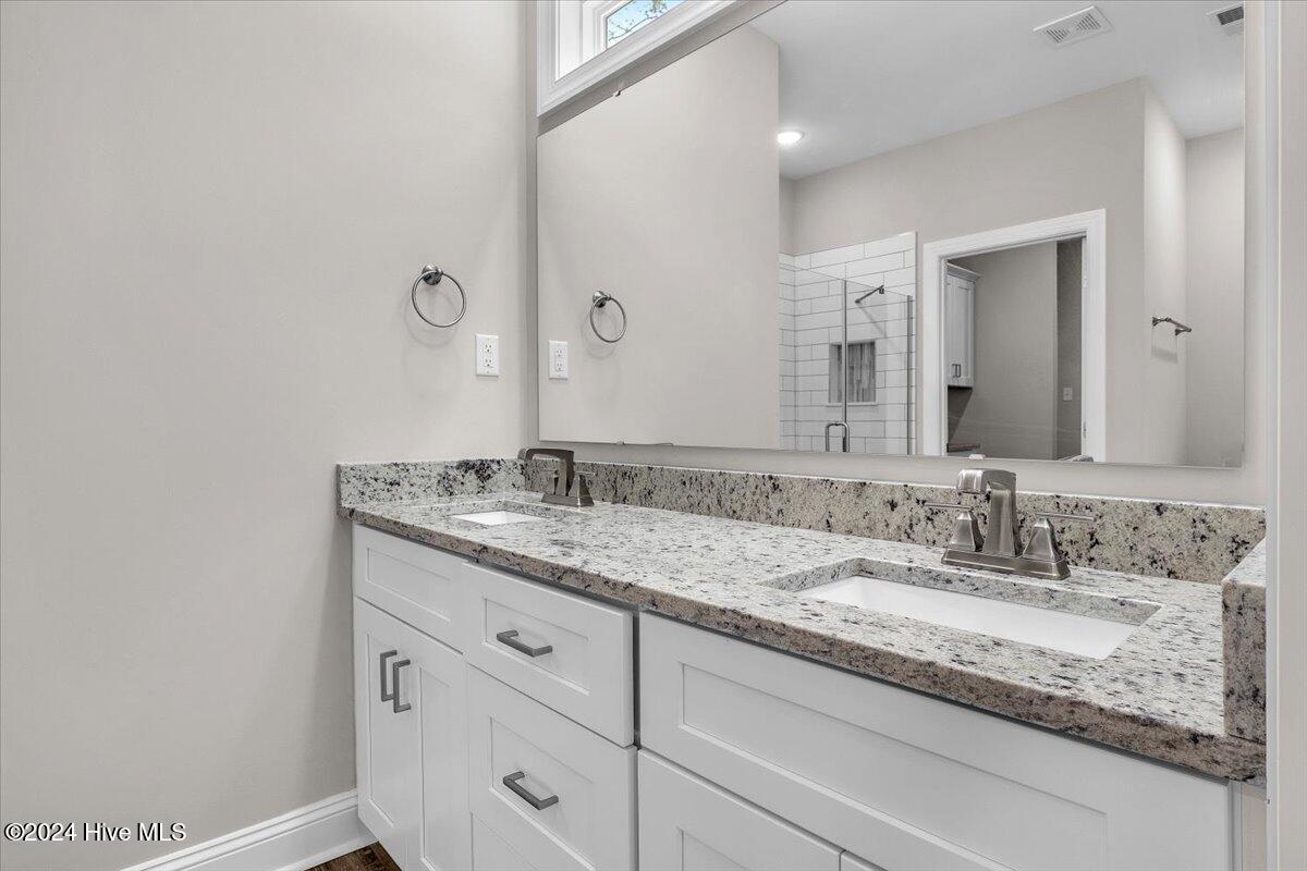 100479433 | Photo 37