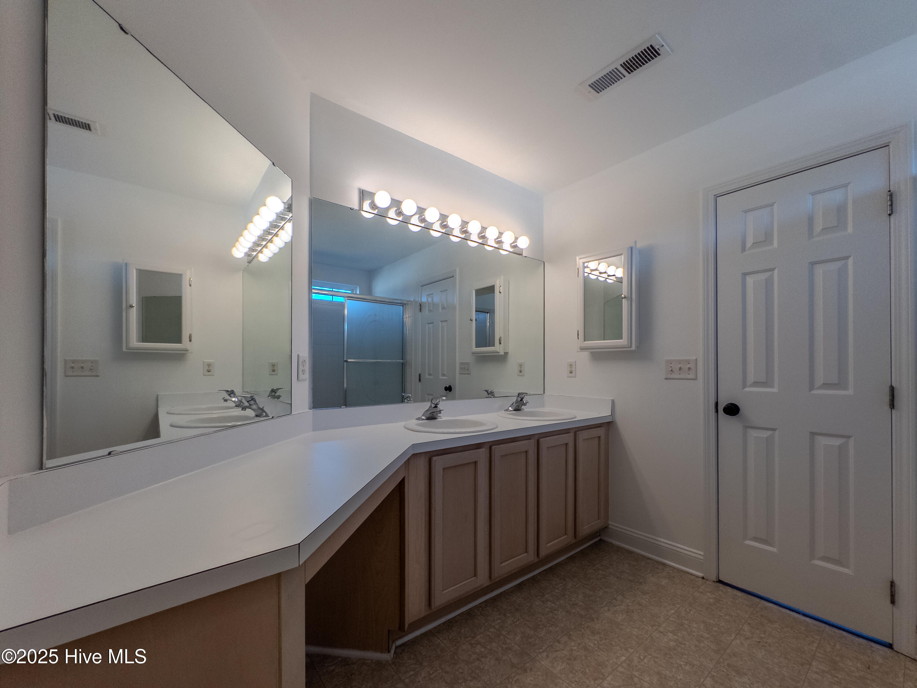 100546237 | Photo 20