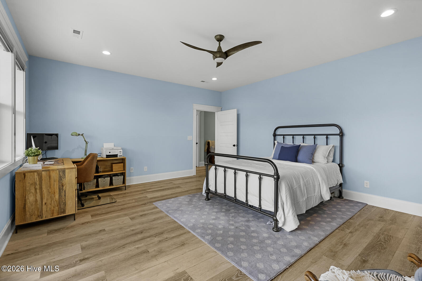 100557738 | Photo 52