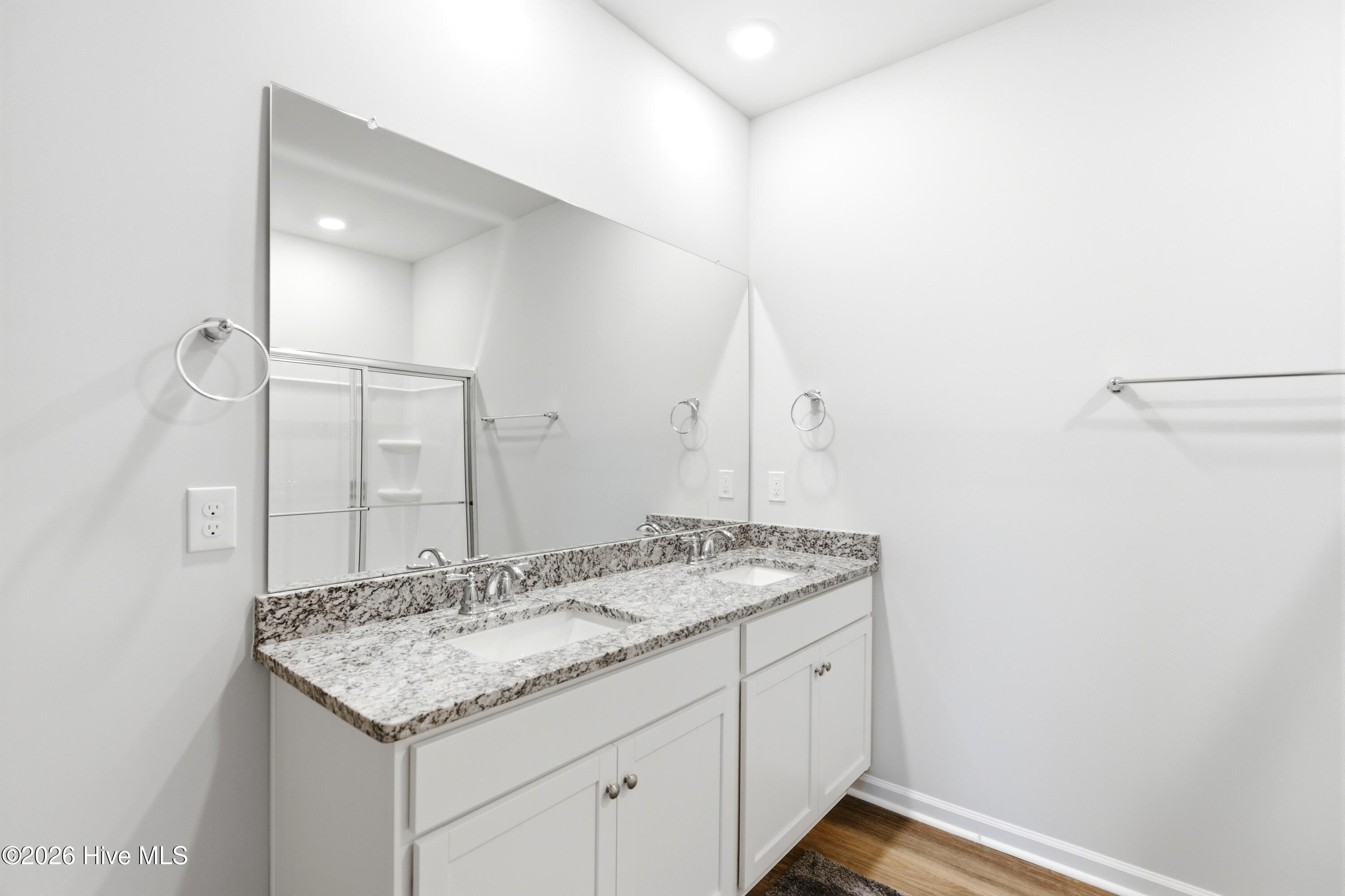 100563047 | Photo 36