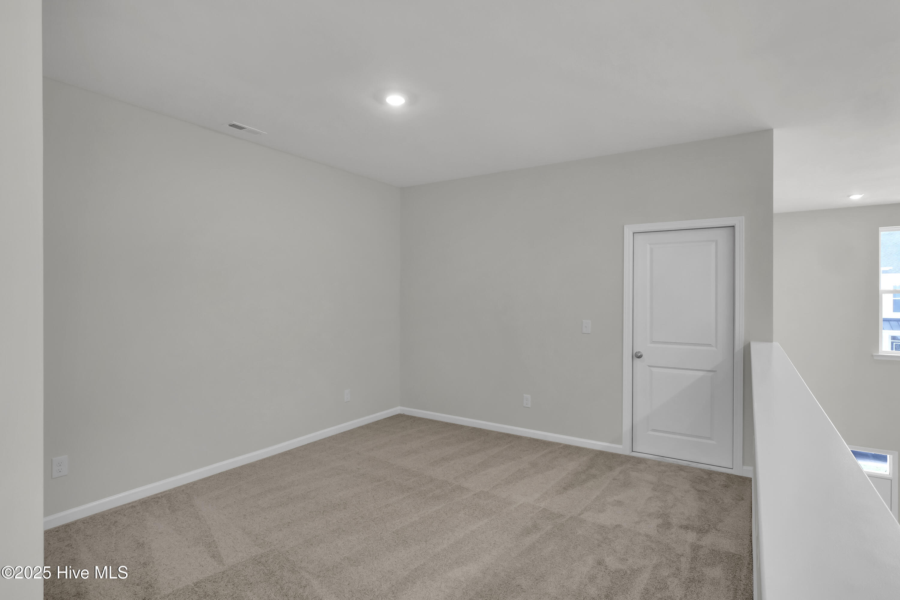 100490370 | Photo 28