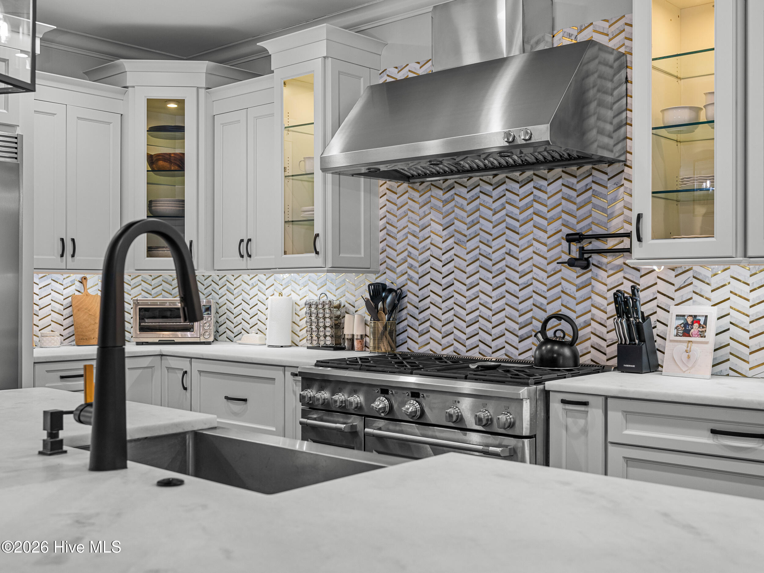 100557590 | Photo 23