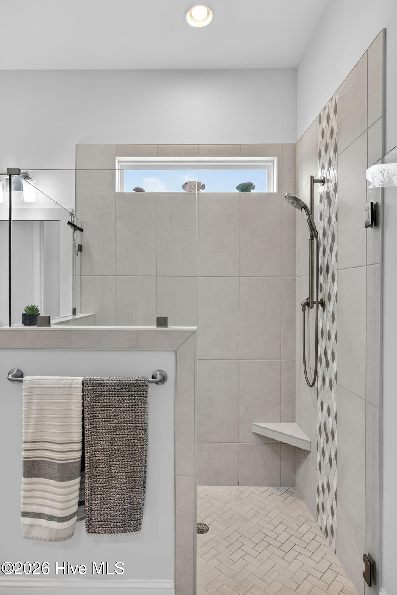 100557303 | Photo 35