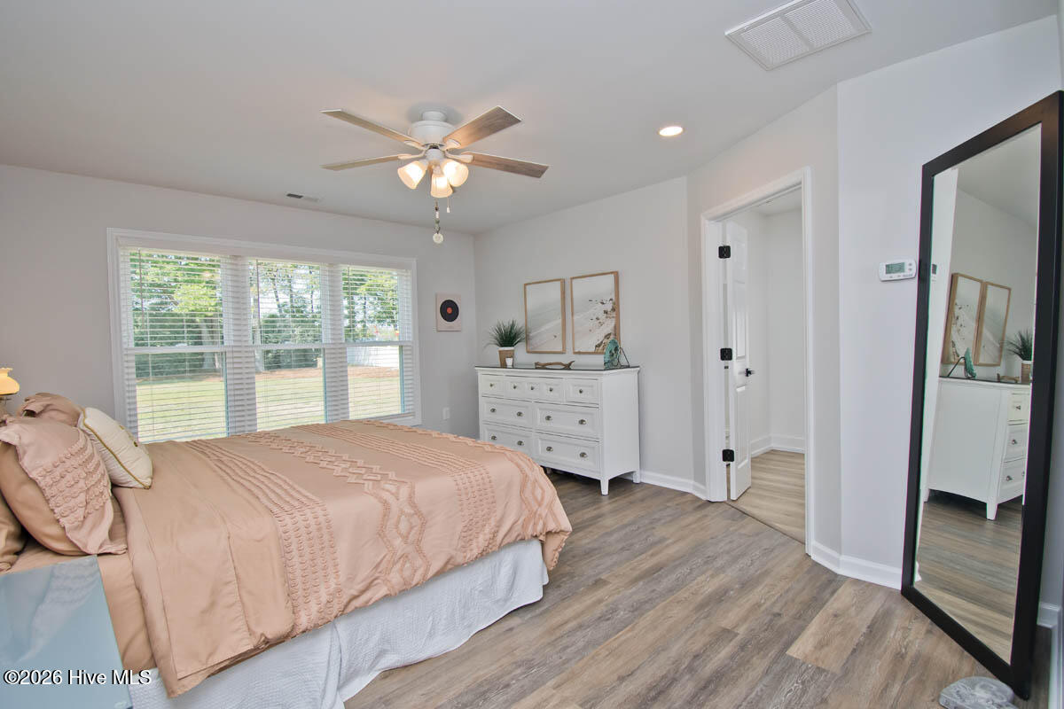 100569264 | Photo 13