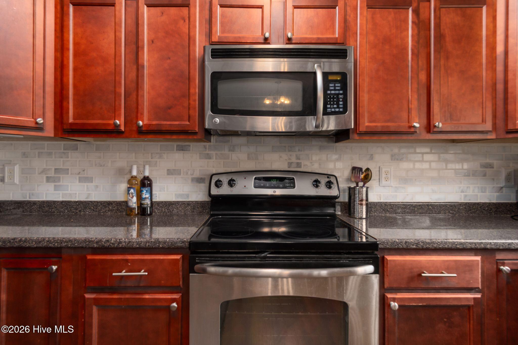 100565163 | Photo 21