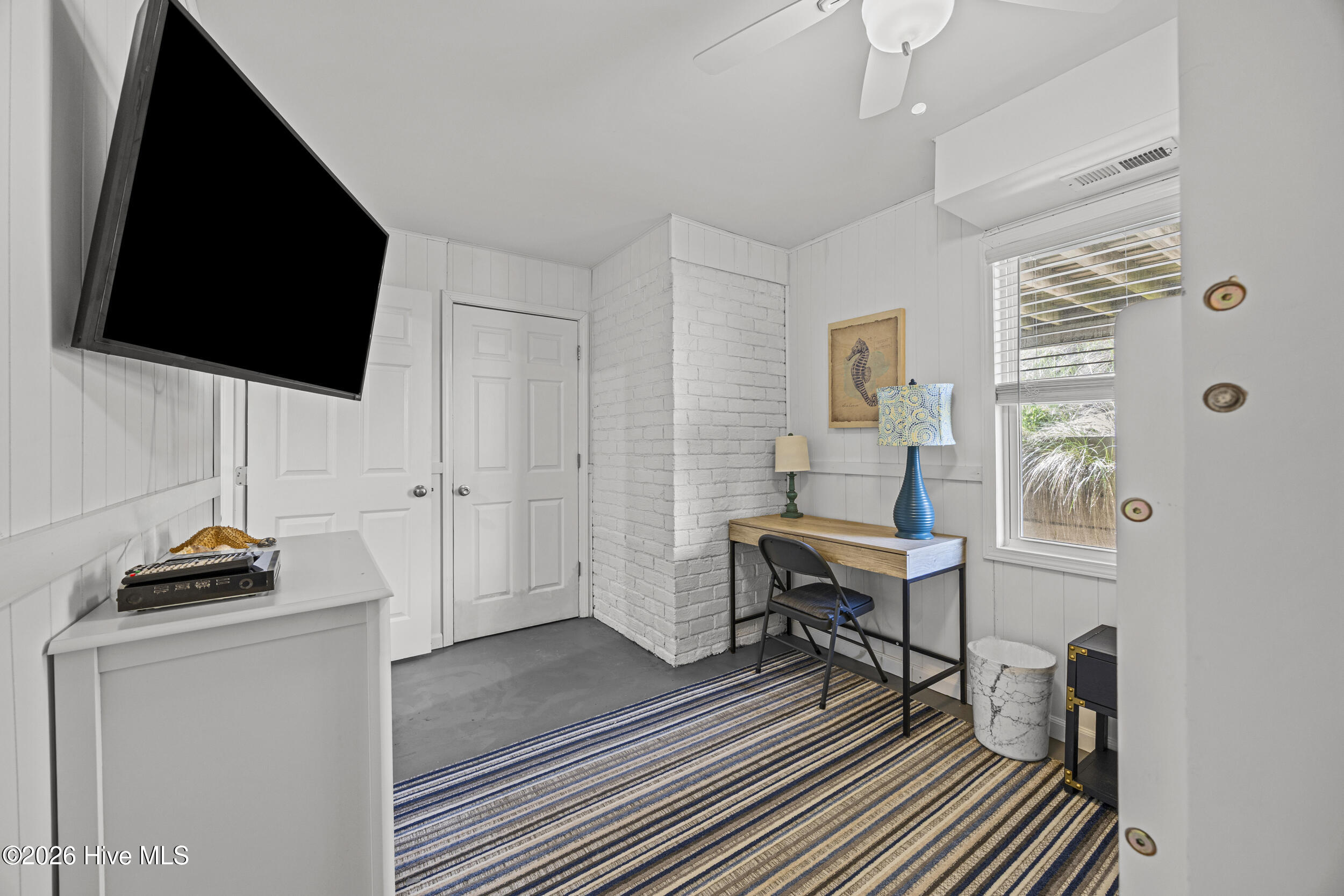 100568545 | Photo 45