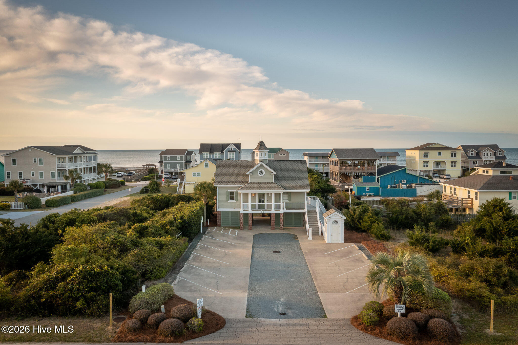 100549947 | Photo 110