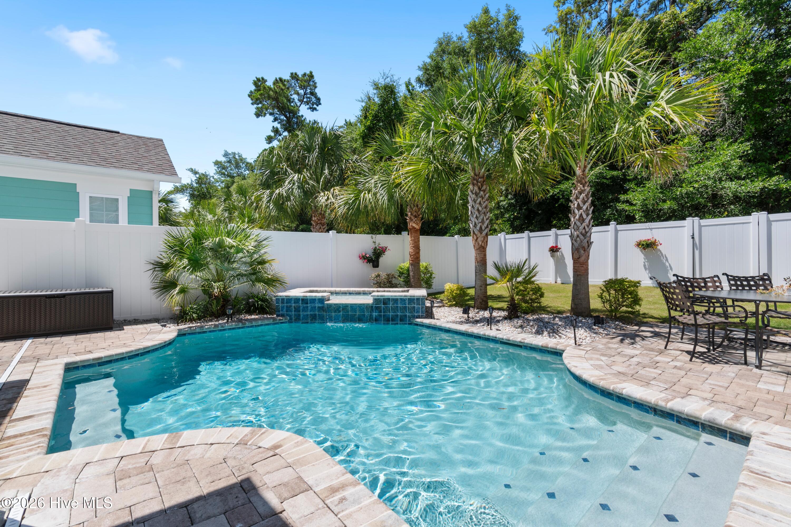 100561295 | Photo 36