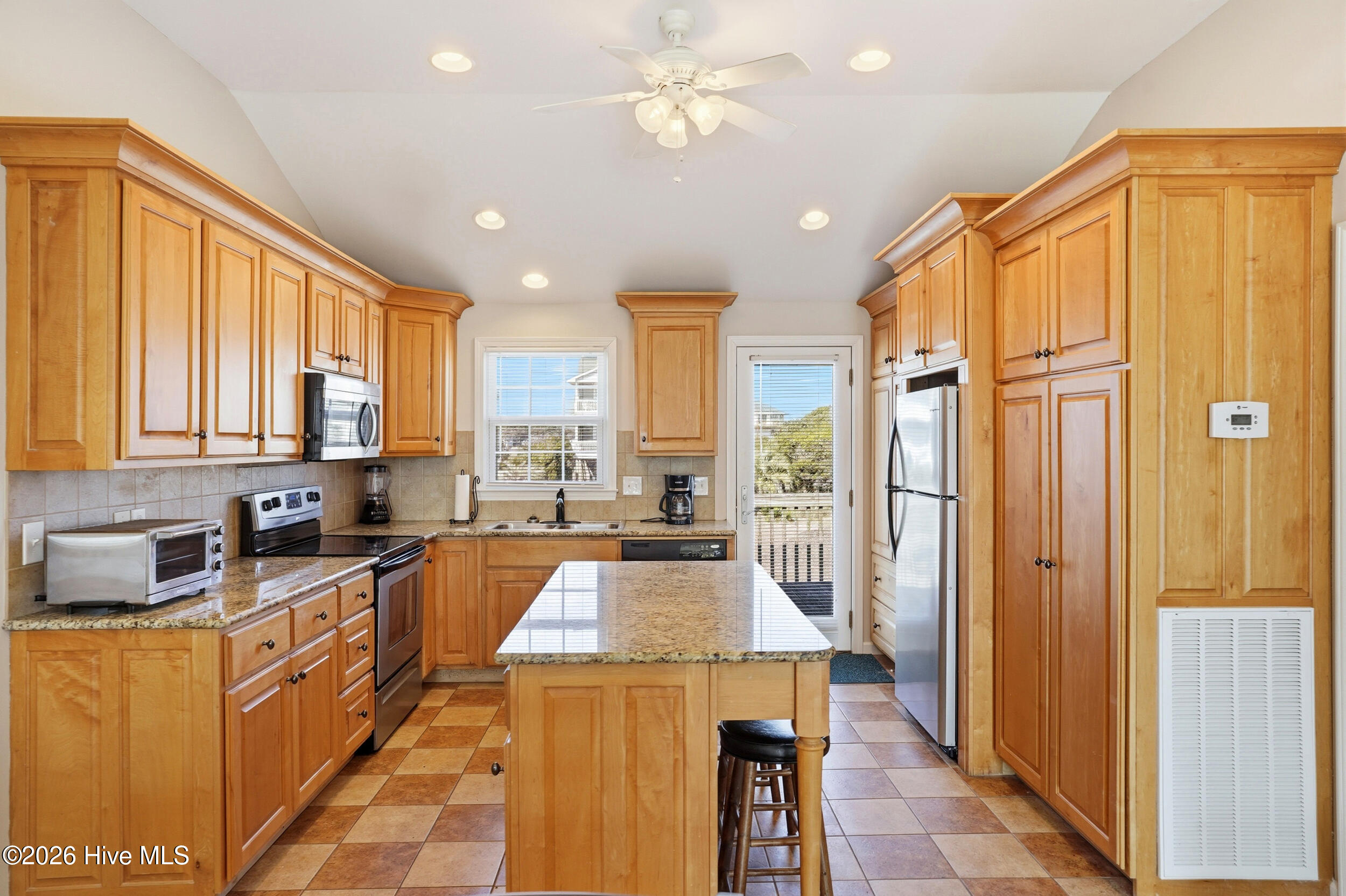 100554580 | Photo 16