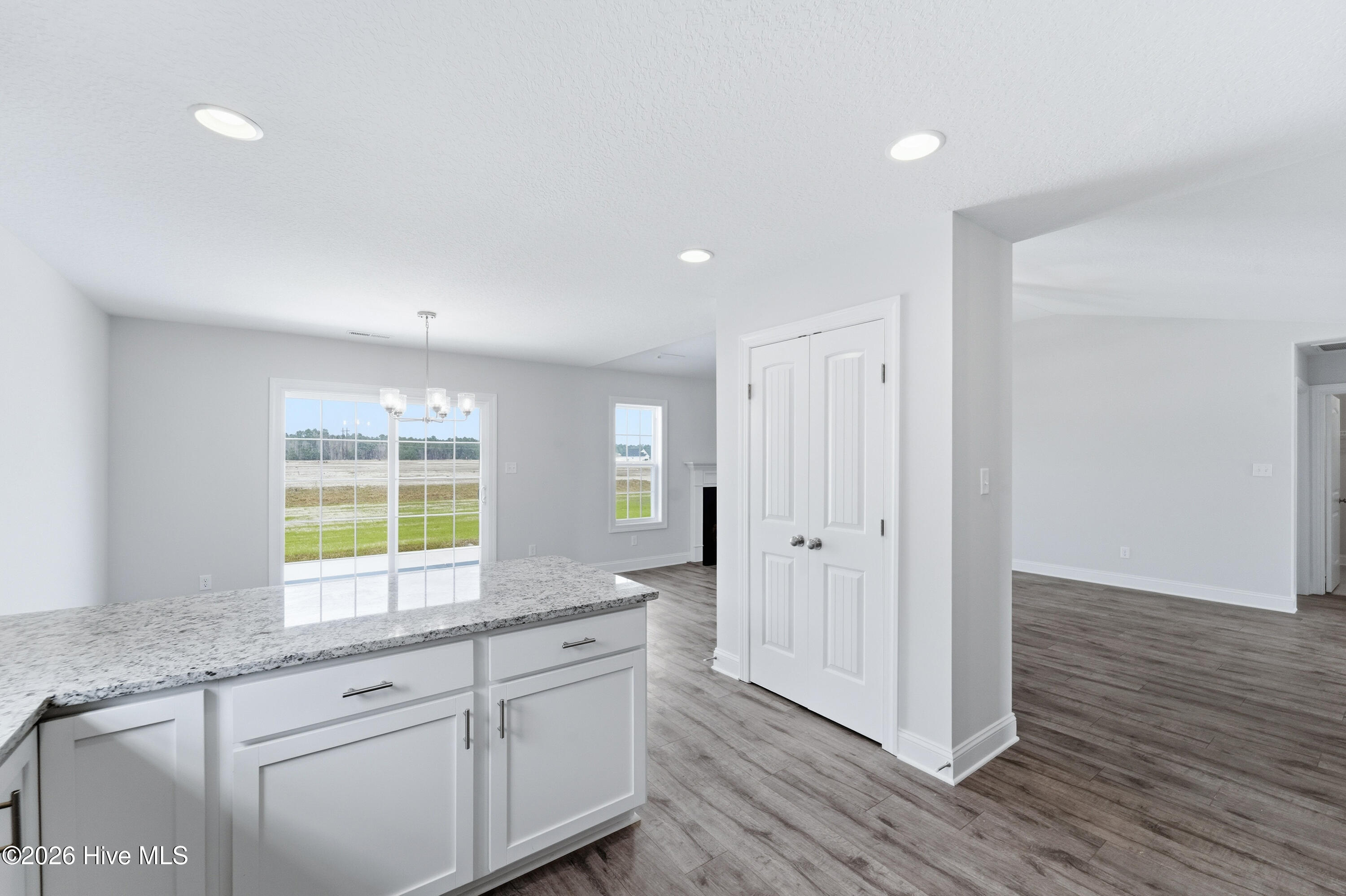 100530741 | Photo 12