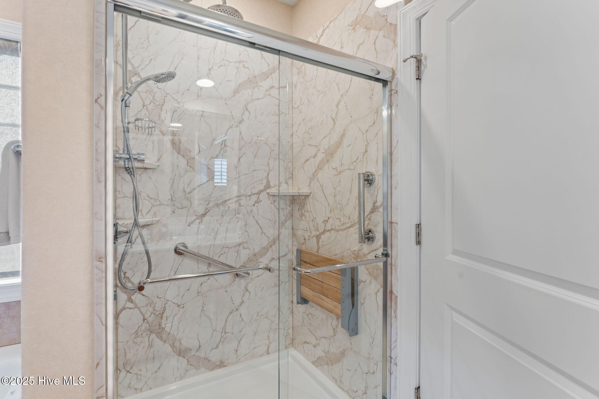 100515230 | Photo 22