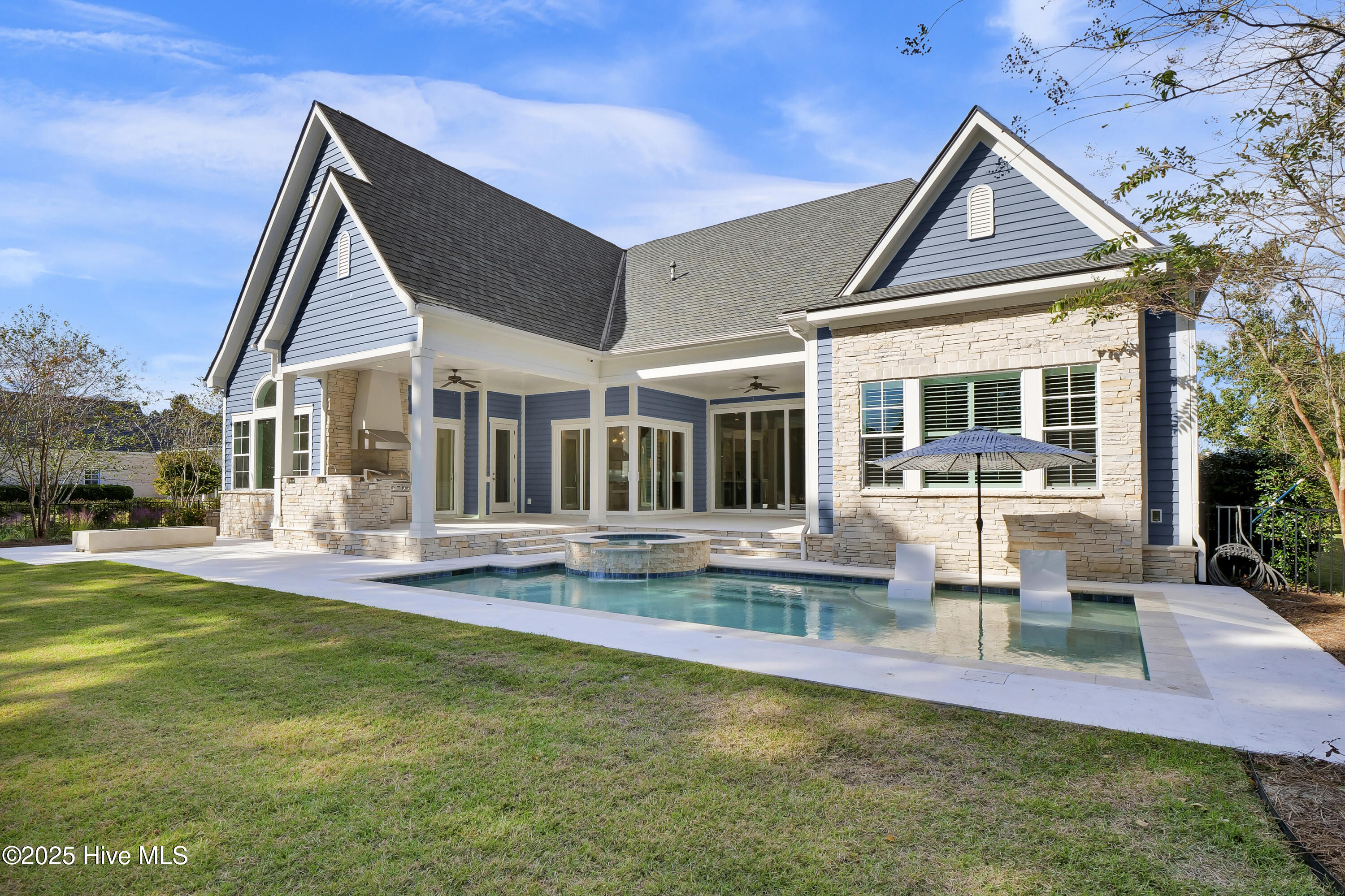 100538861 | Photo 28