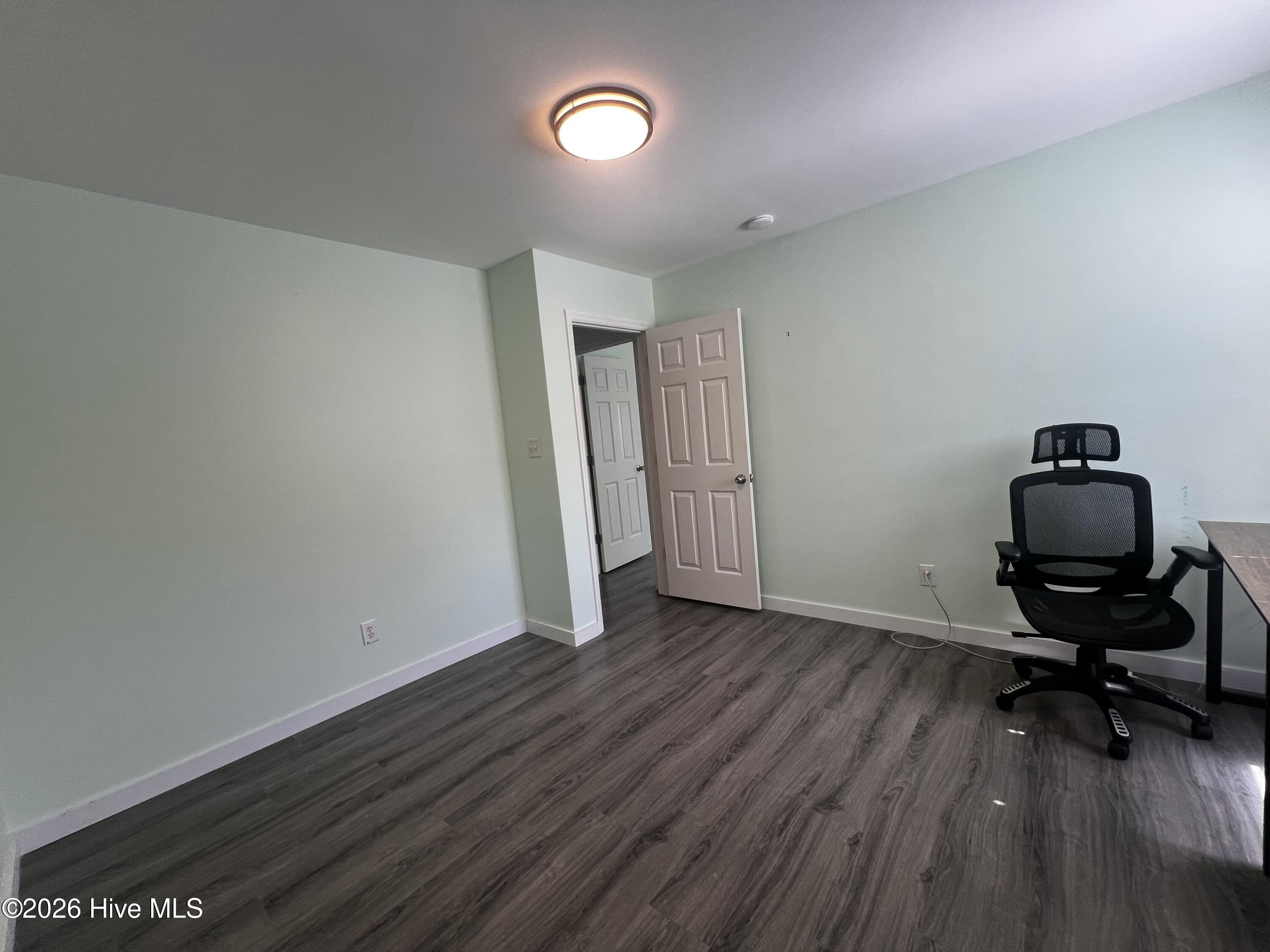 100565379 | Photo 13