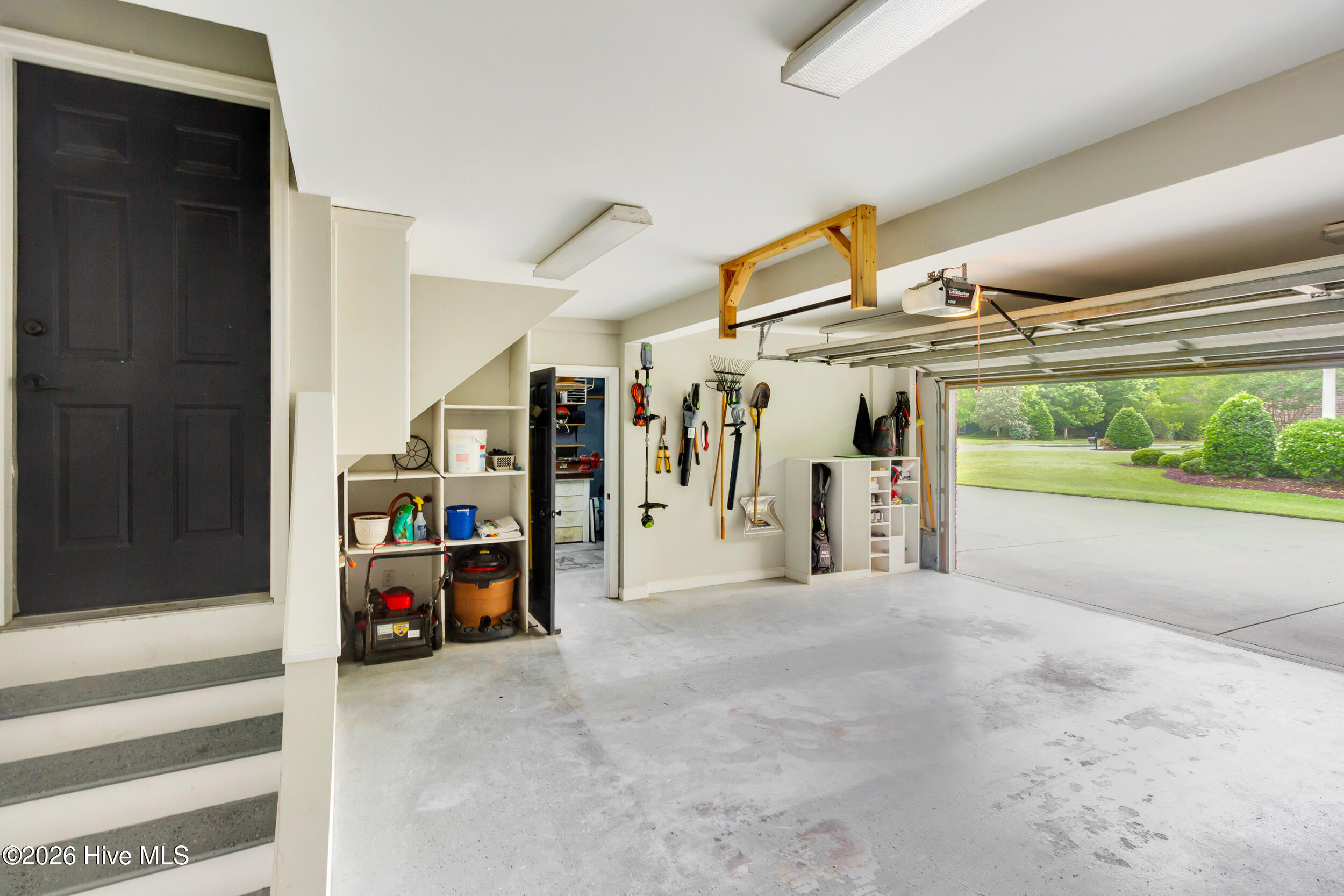Interior - Garage
