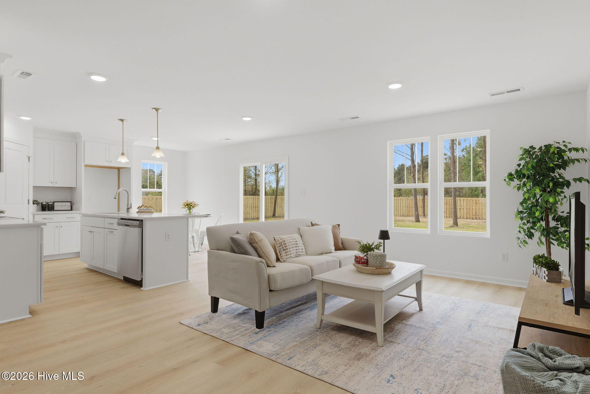 100554240 | Photo 26