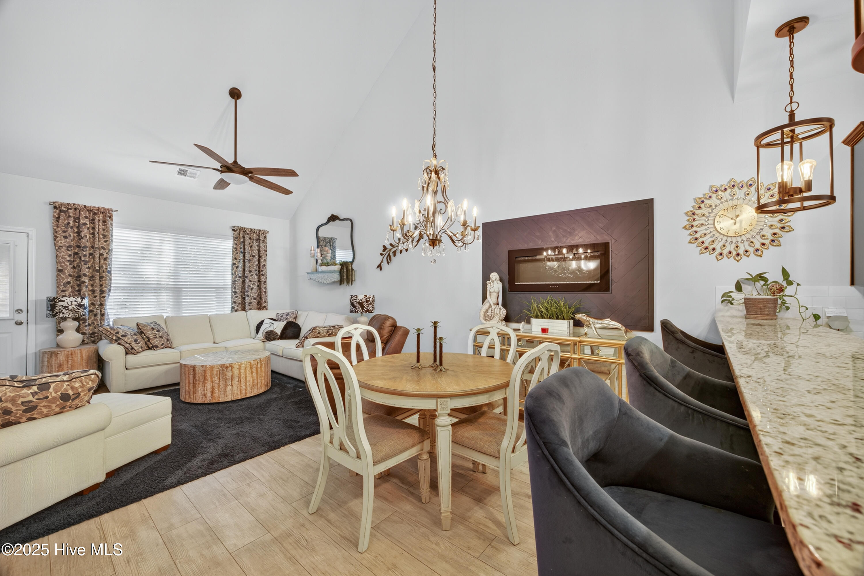 100540522 | Photo 15