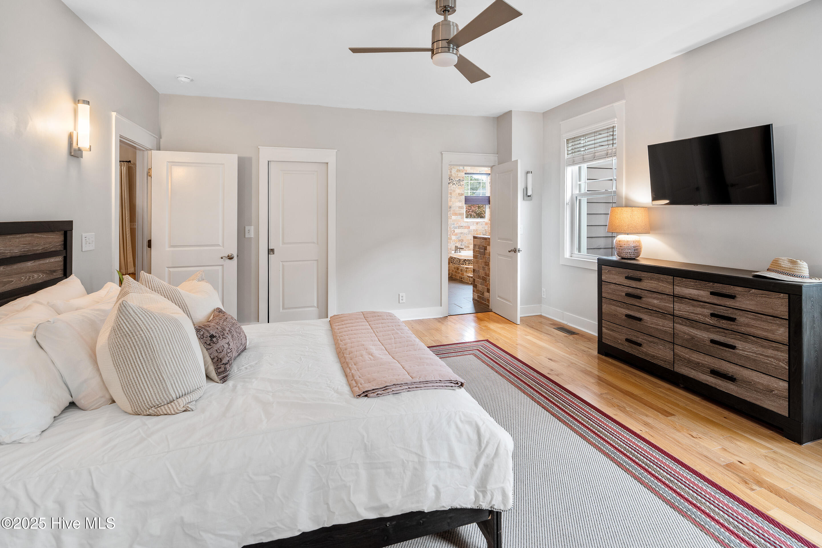 100505939 | Photo 26