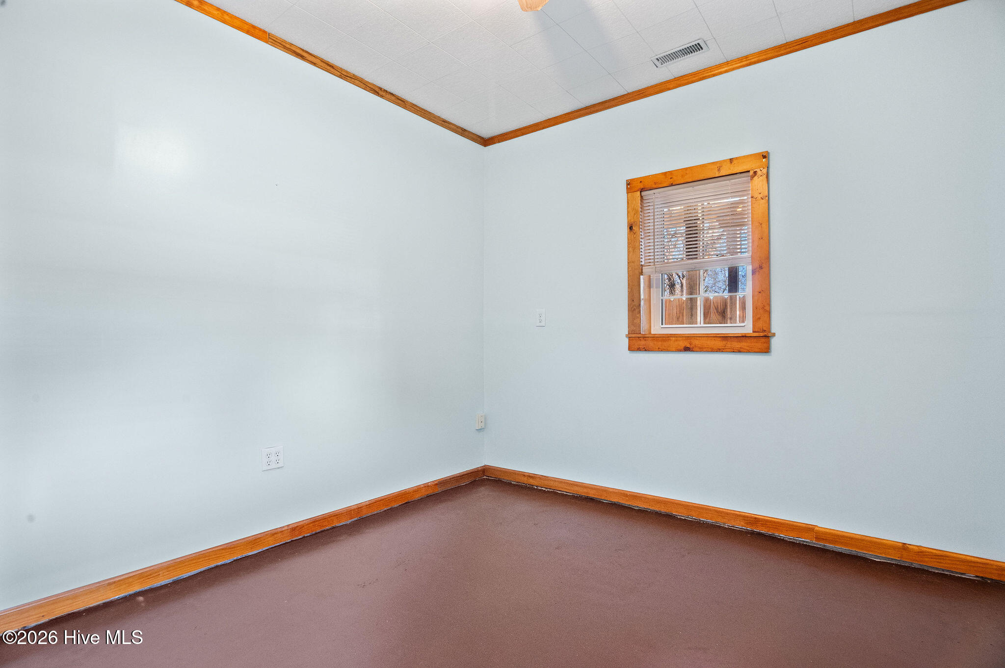 100561889 | Photo 21