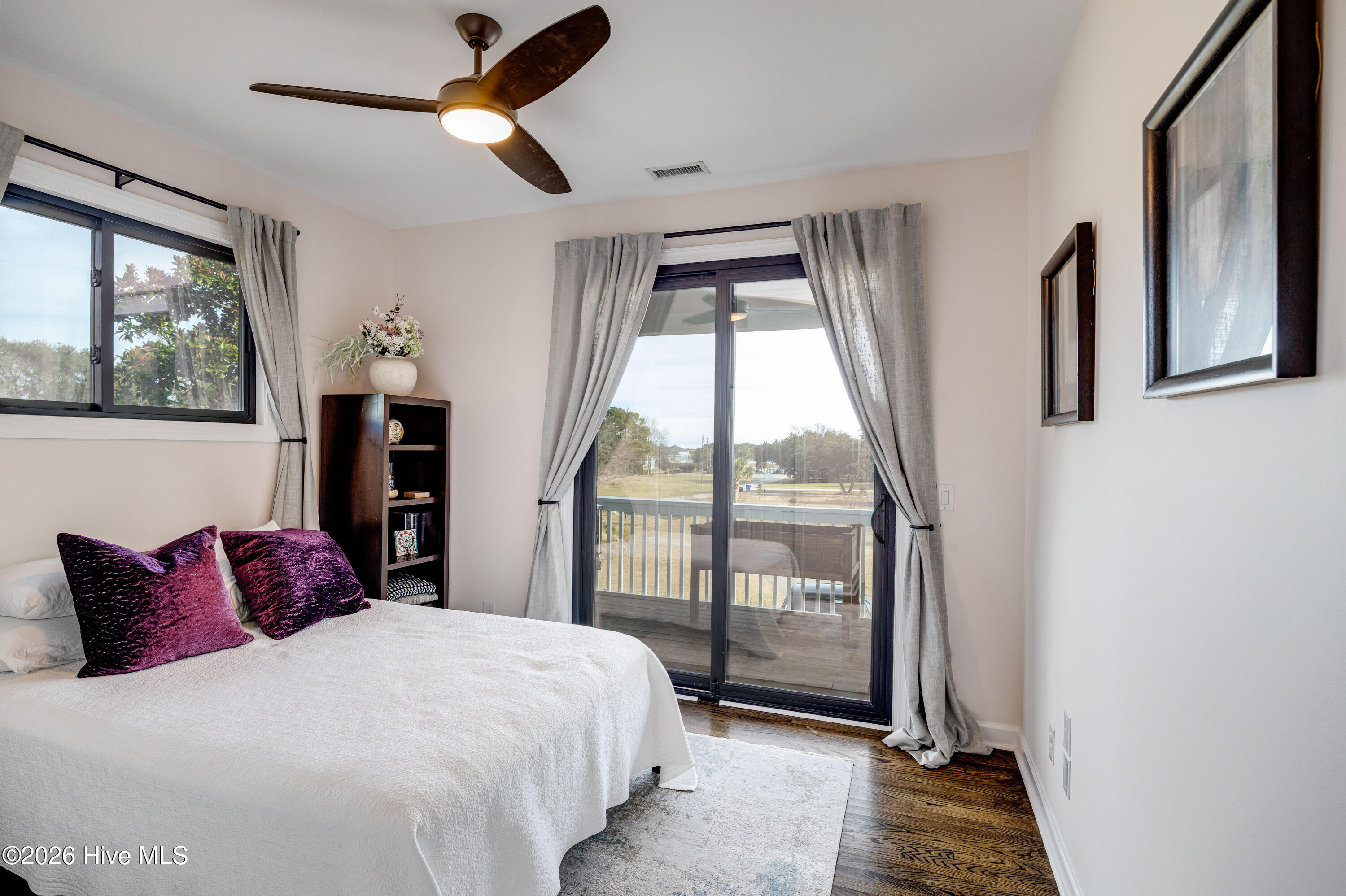 100548978 | Photo 23