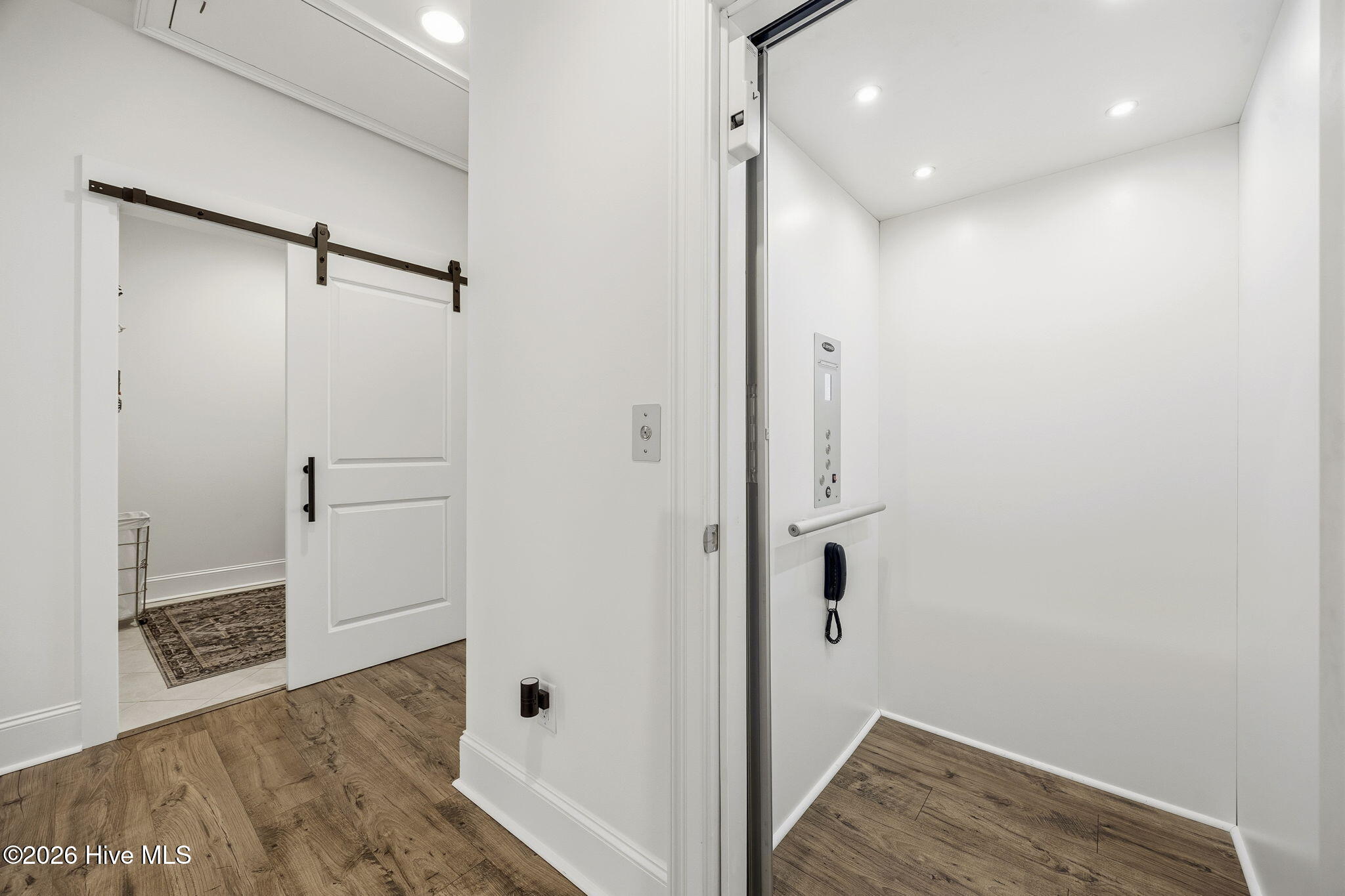 100553827 | Photo 25