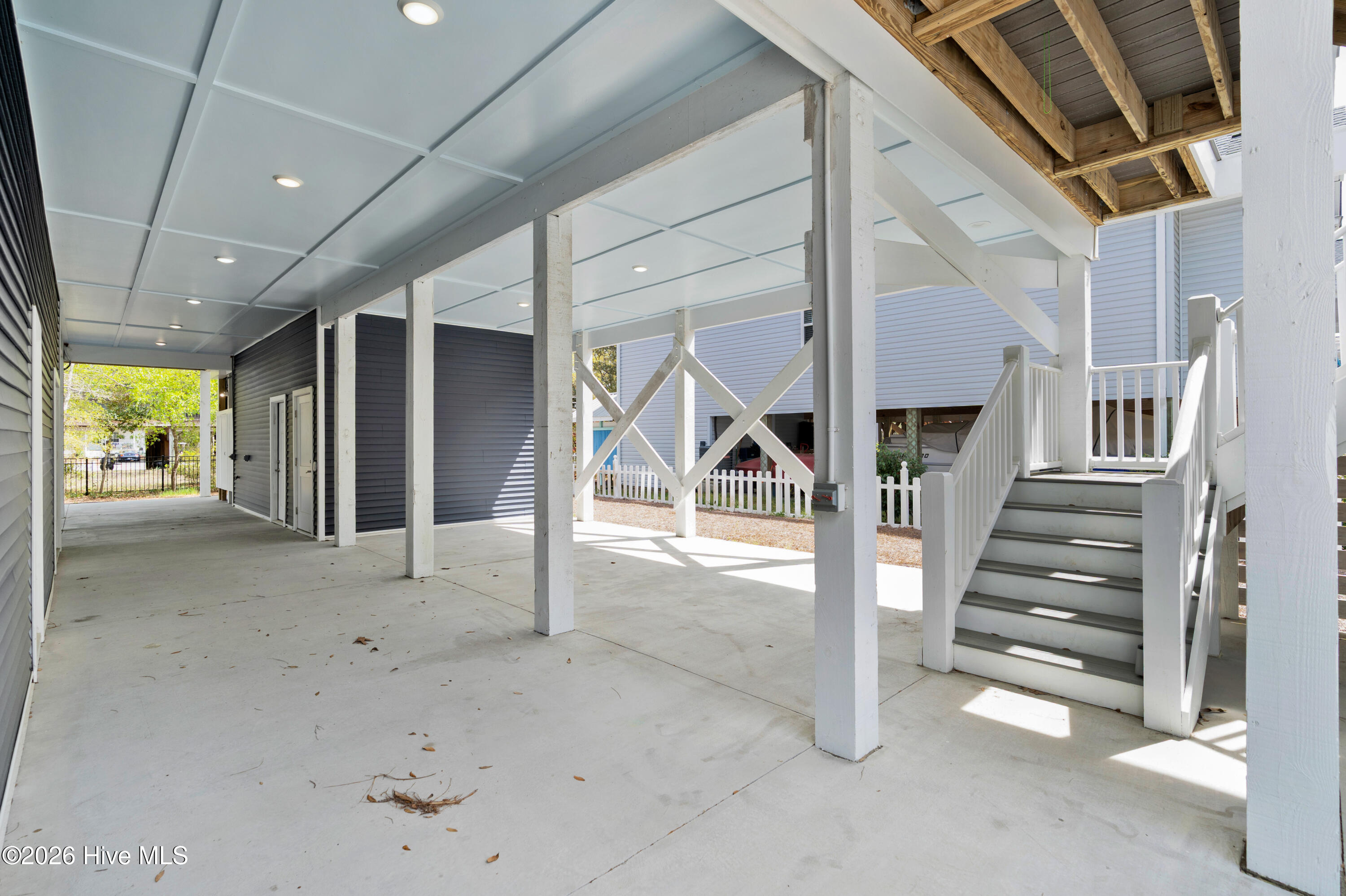 100565490 | Photo 40