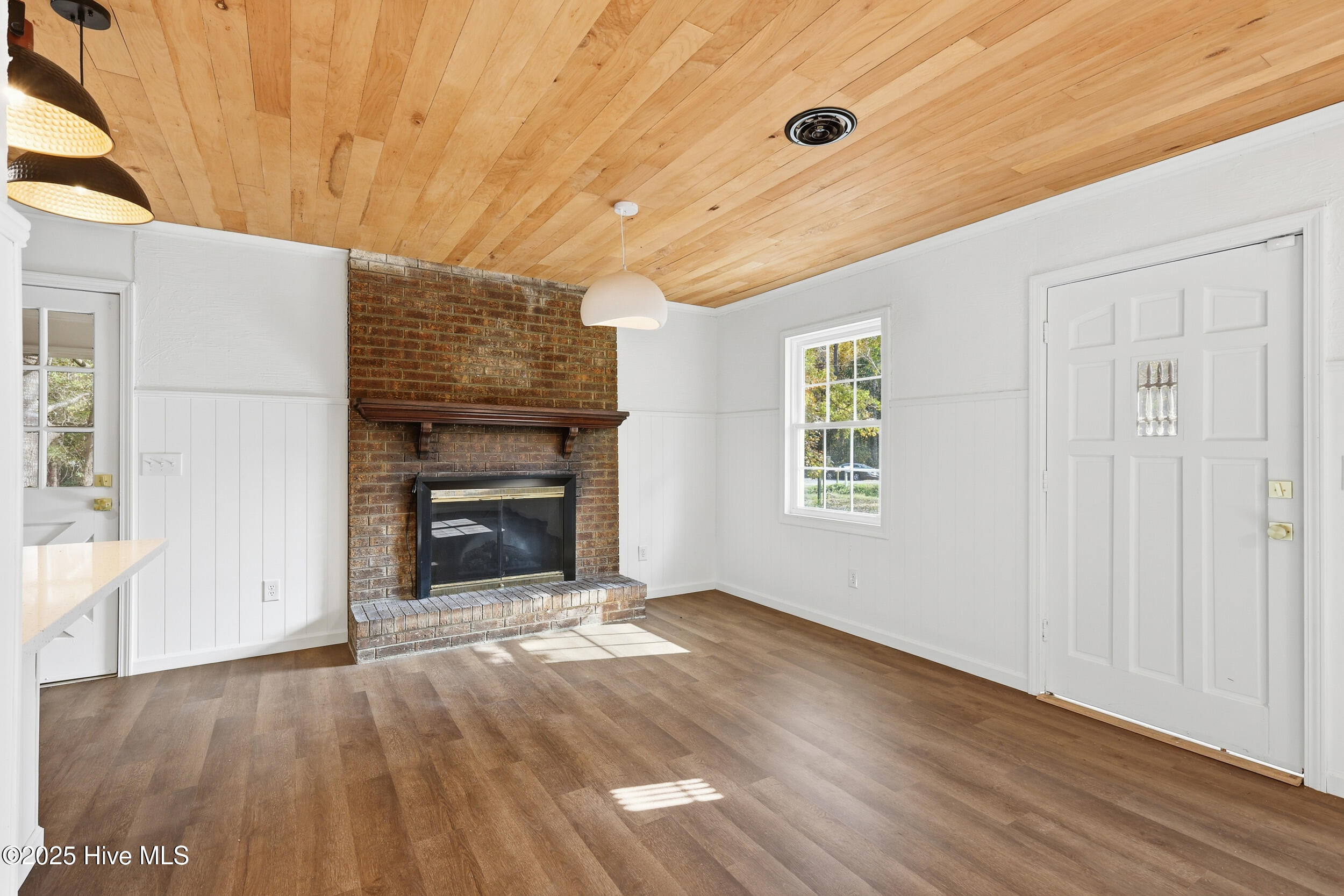 100542966 | Photo 19