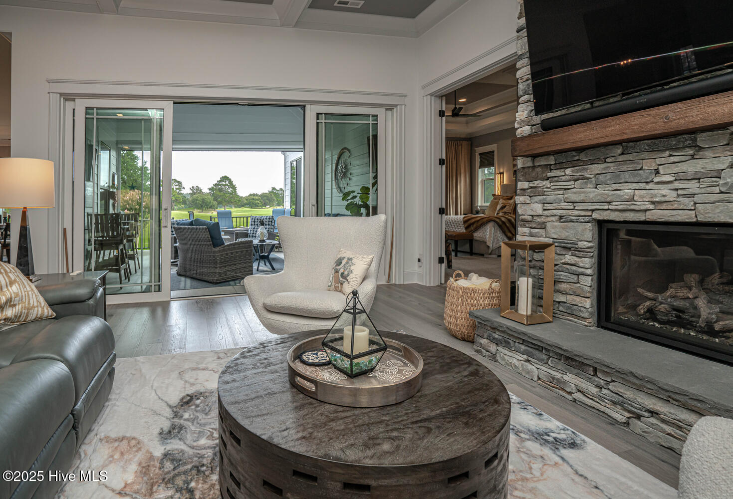 100547698 | Photo 12