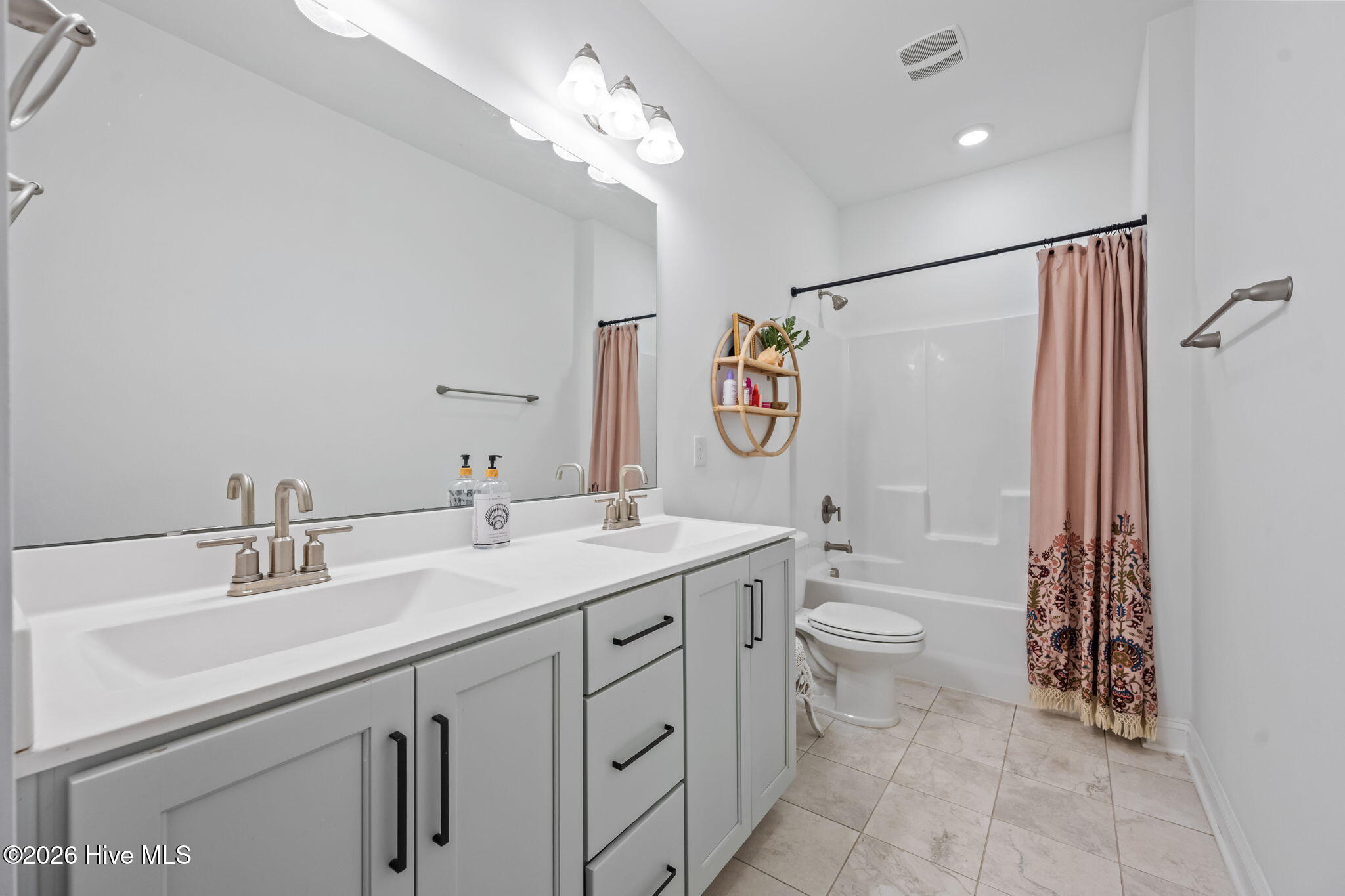 100566111 | Photo 36