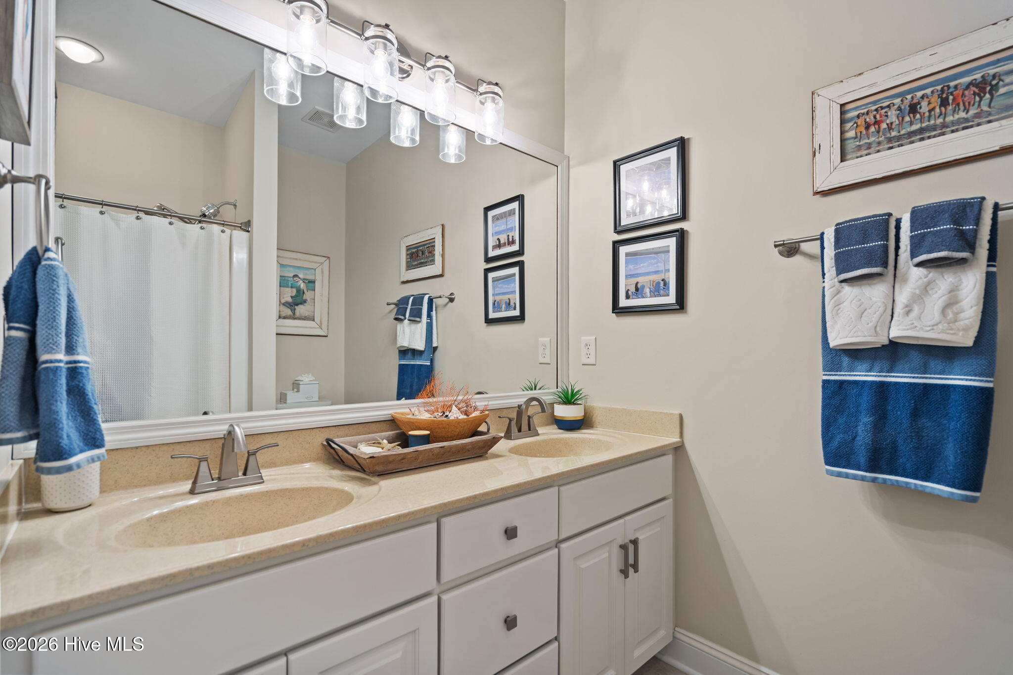 100562248 | Photo 35