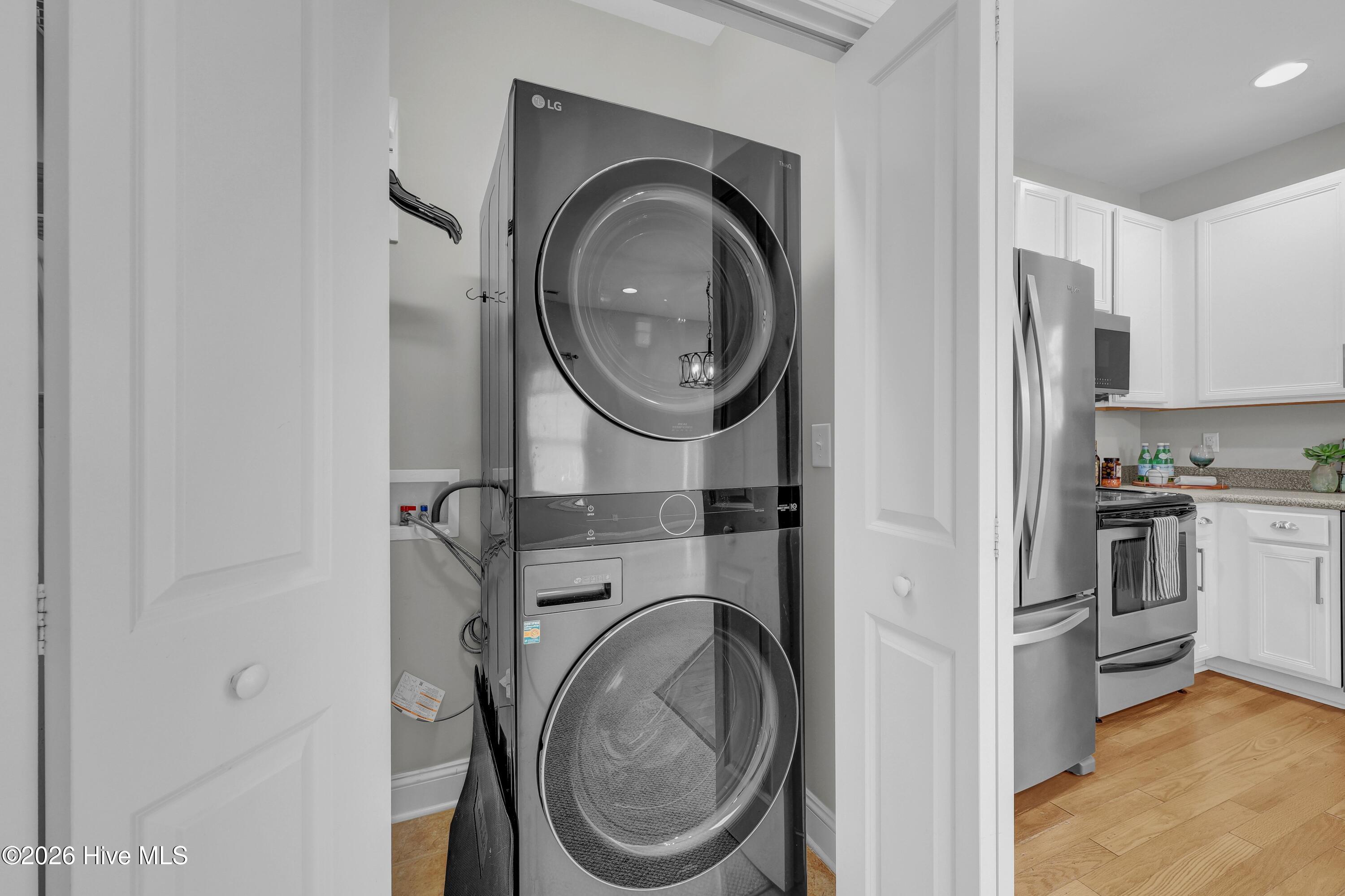 100567851 | Photo 10