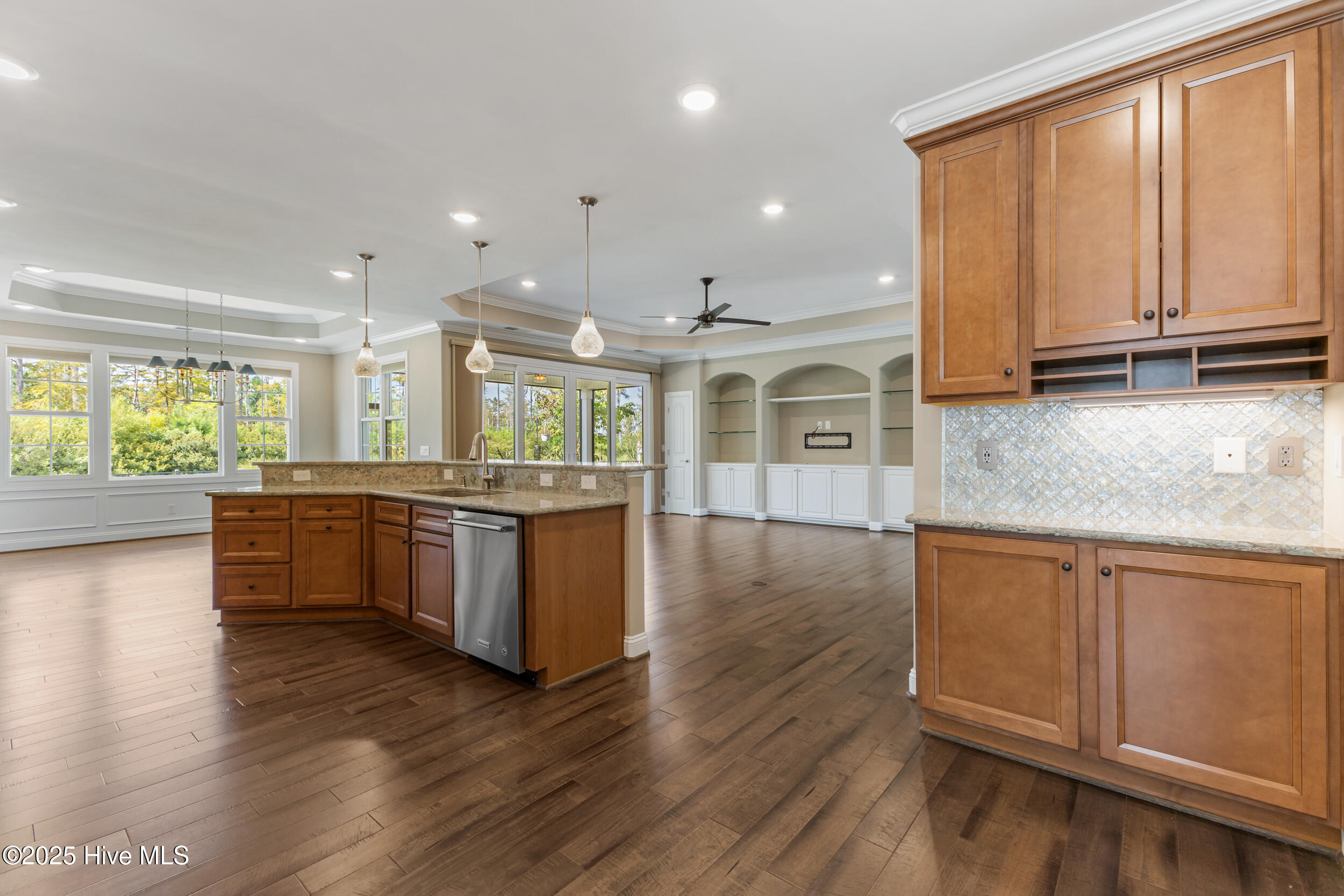 100534390 | Photo 18