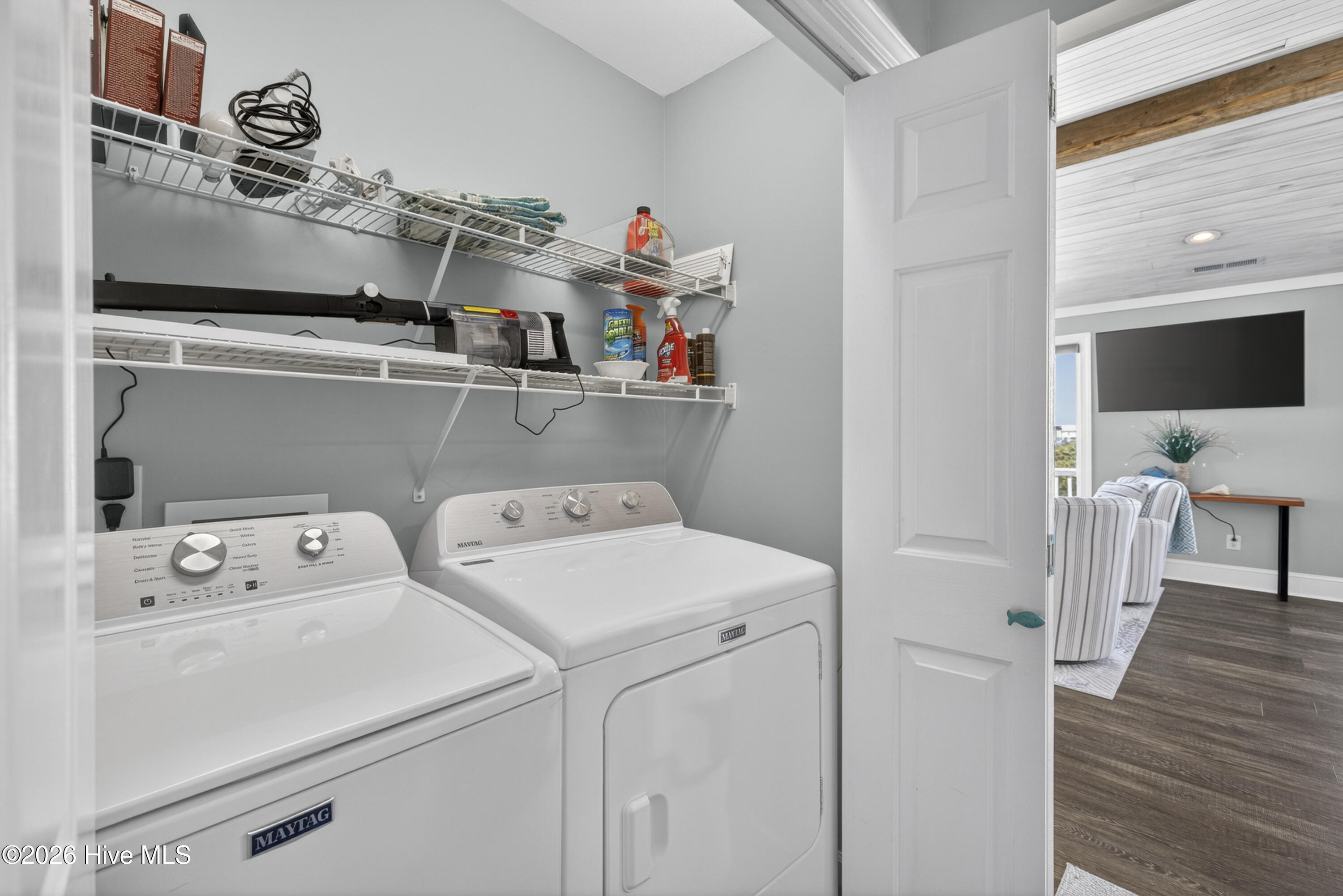 100568247 | Photo 46