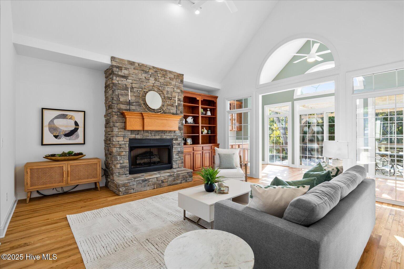 100539645 | Photo 11