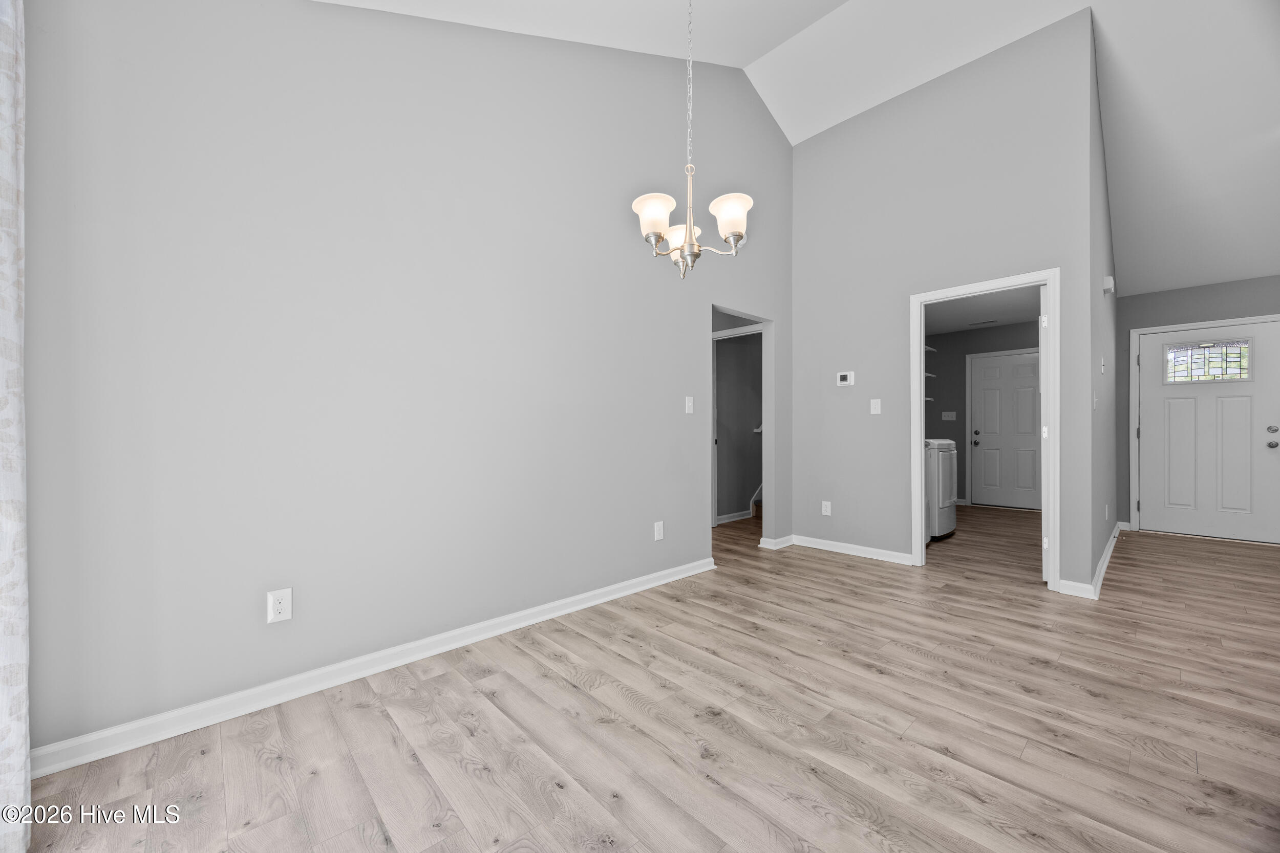 100566907 | Photo 21