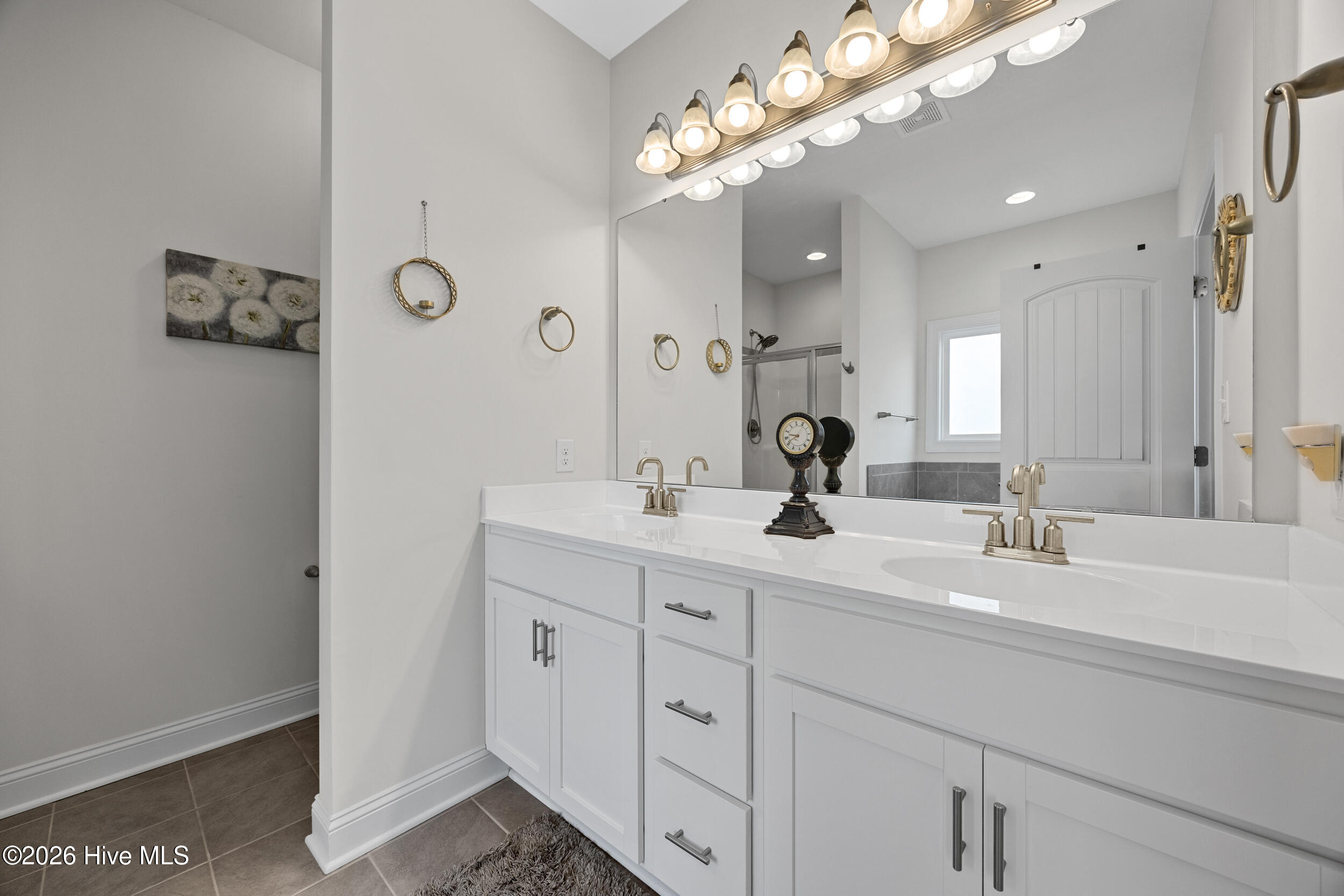 100547836 | Photo 25