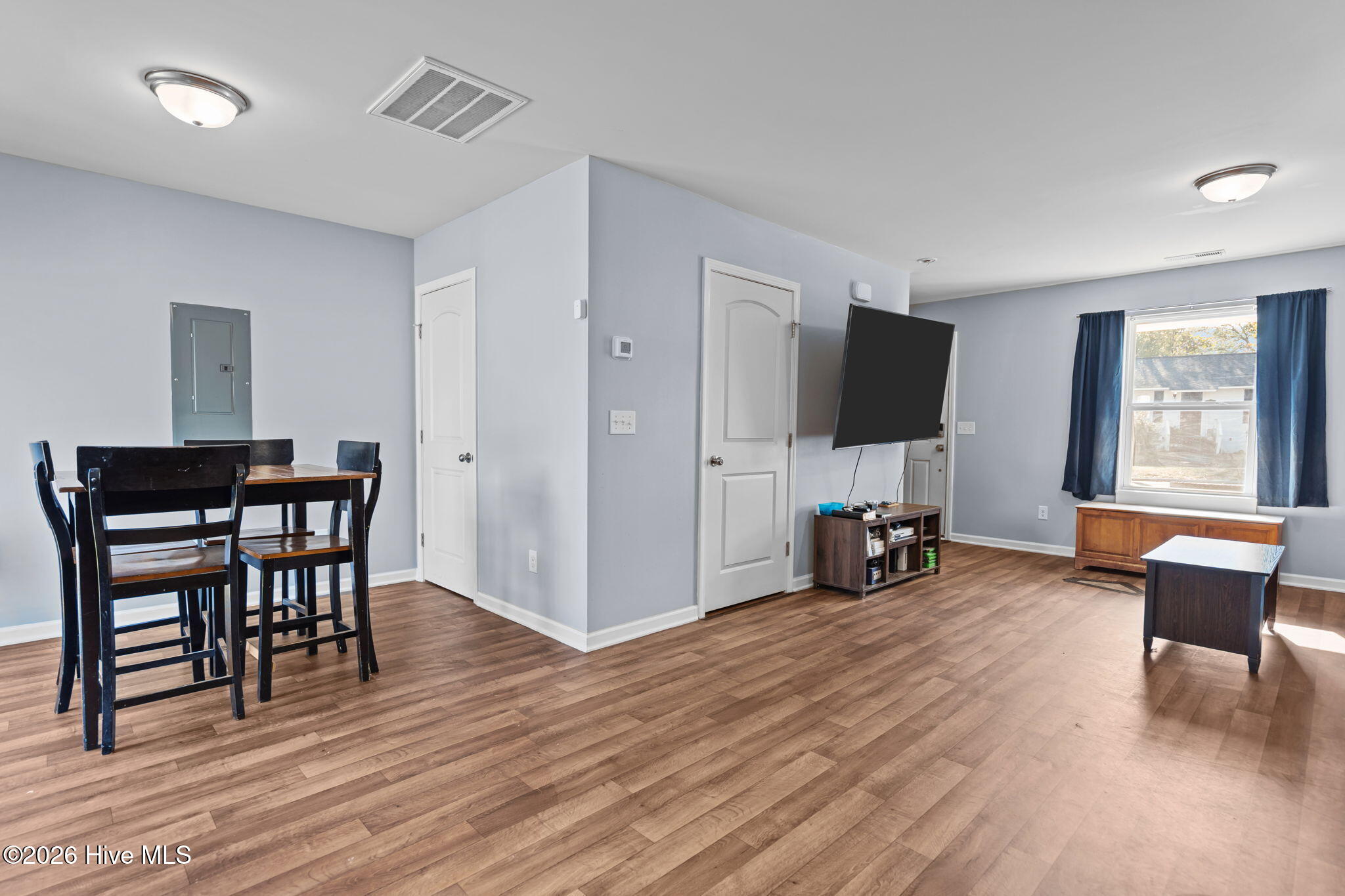 100548368 | Photo 23