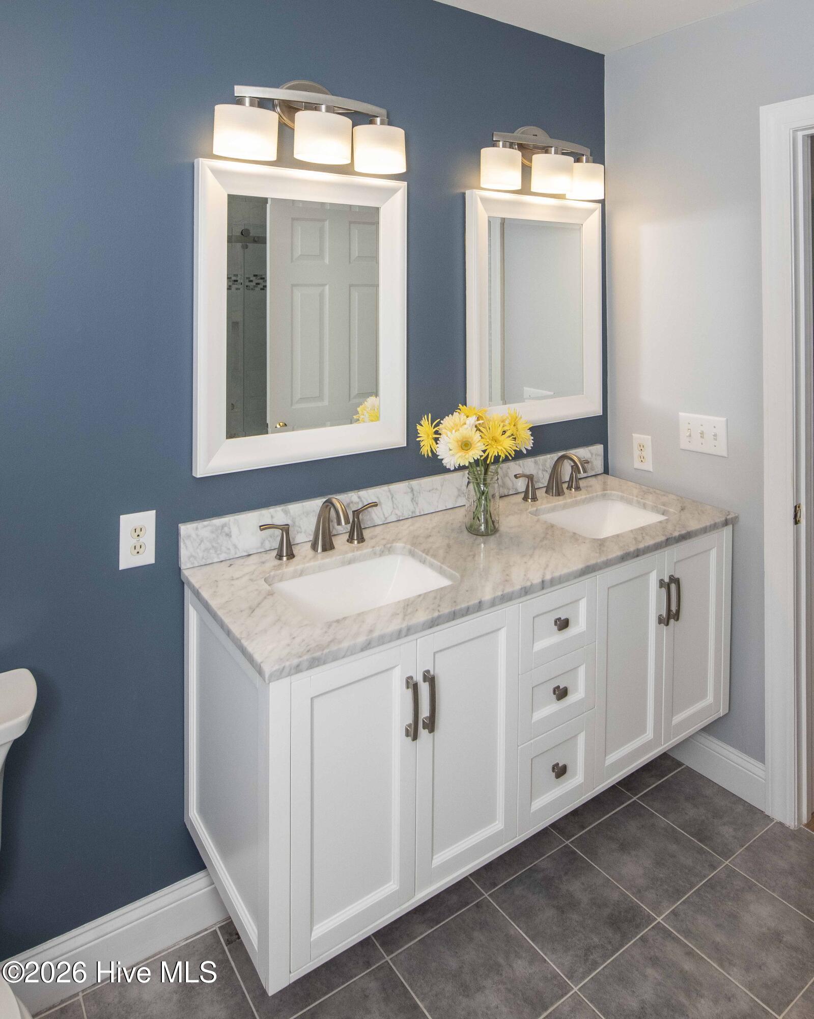 100563041 | Photo 21