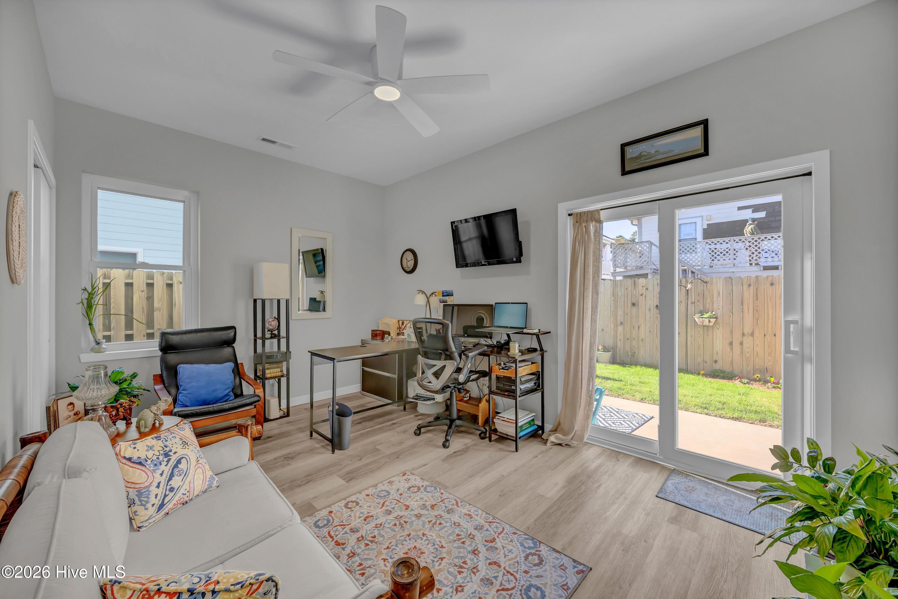 100561235 | Photo 17