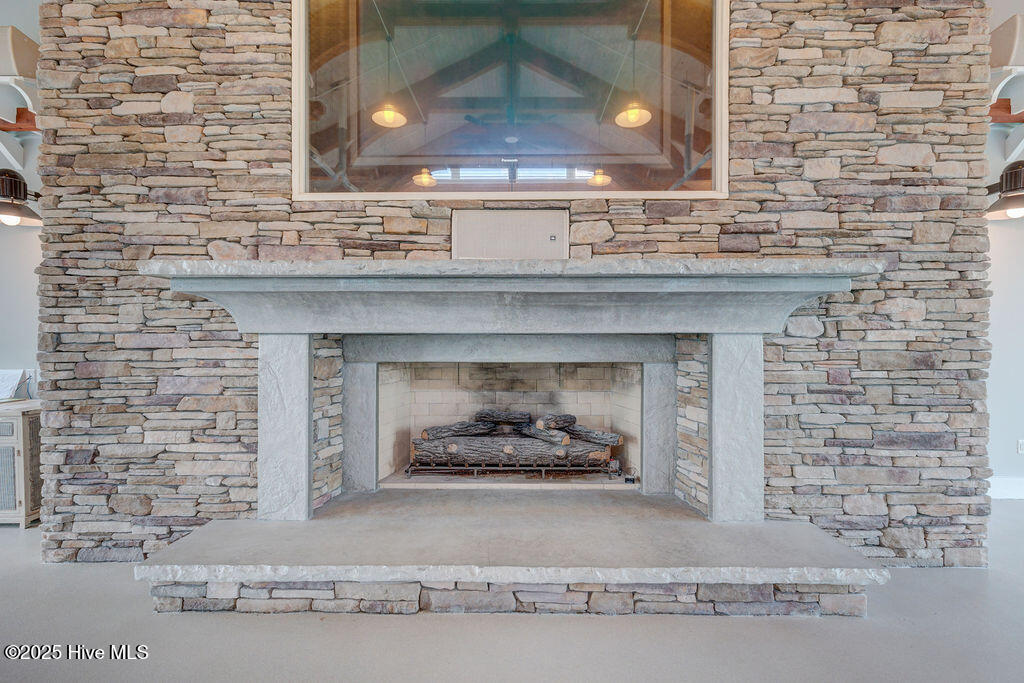 100529139 | Photo 76