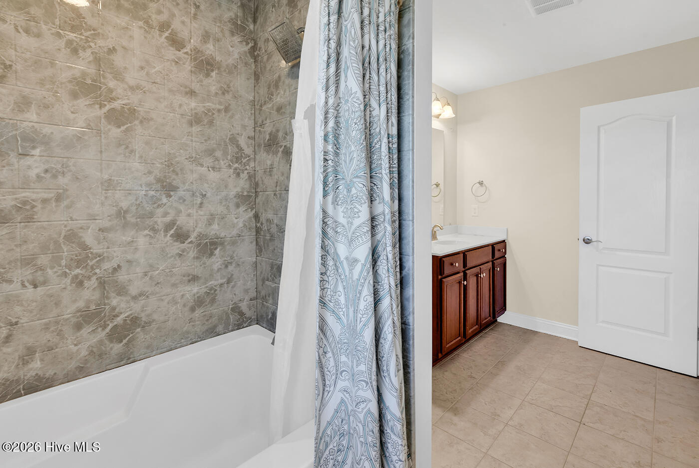 100566438 | Photo 30