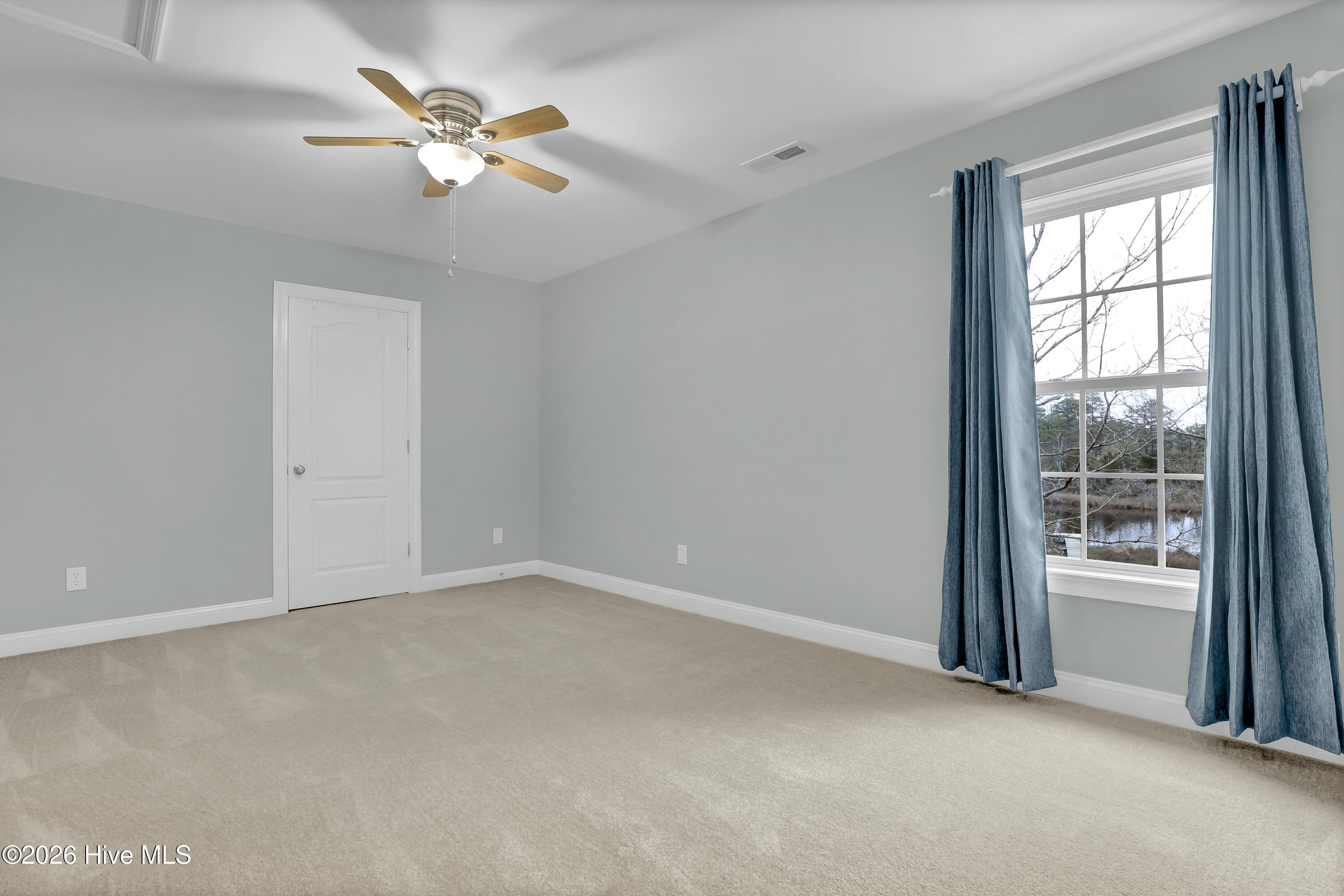 100563243 | Photo 37