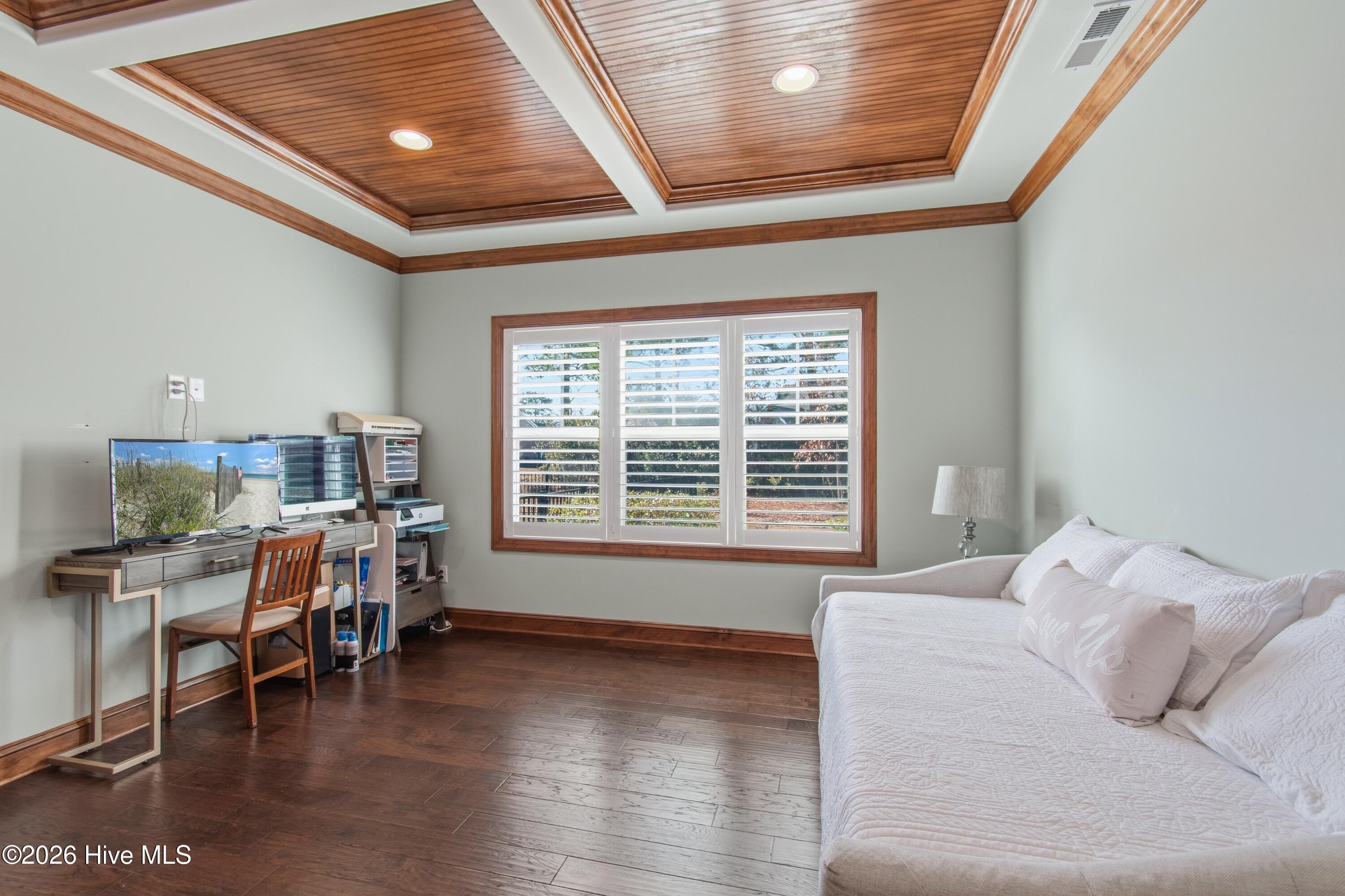 100548705 | Photo 55