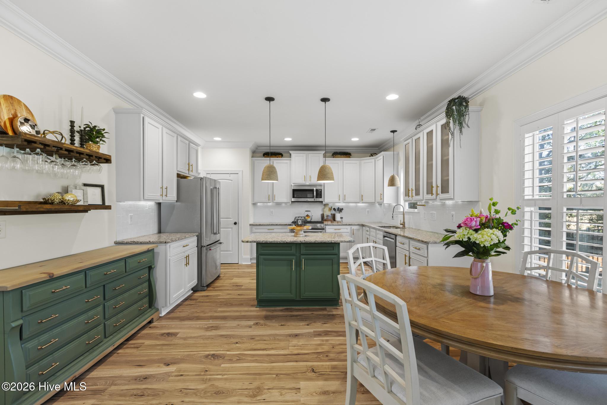 100555770 | Photo 23