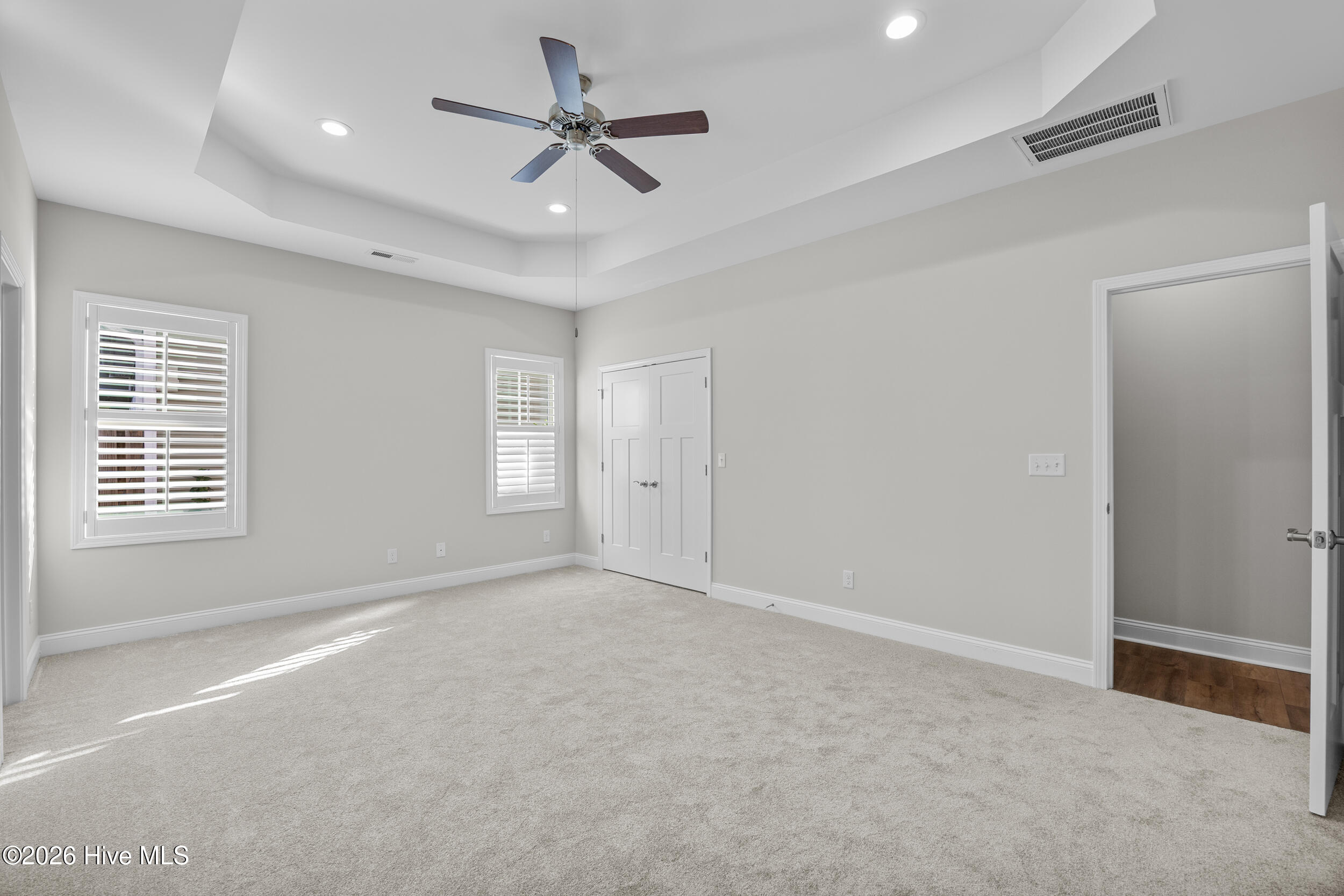 100559295 | Photo 28