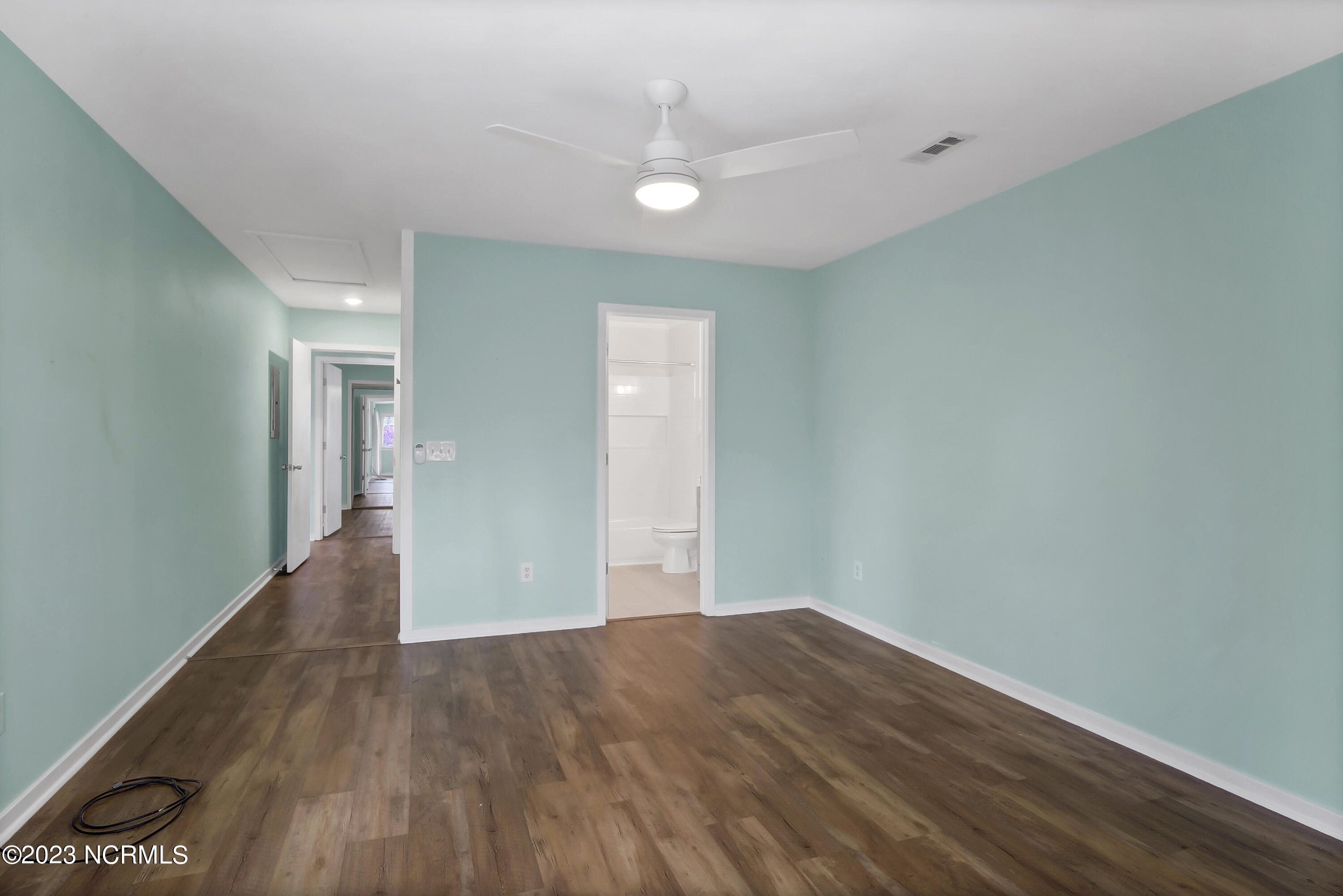 100560221 | Photo 18