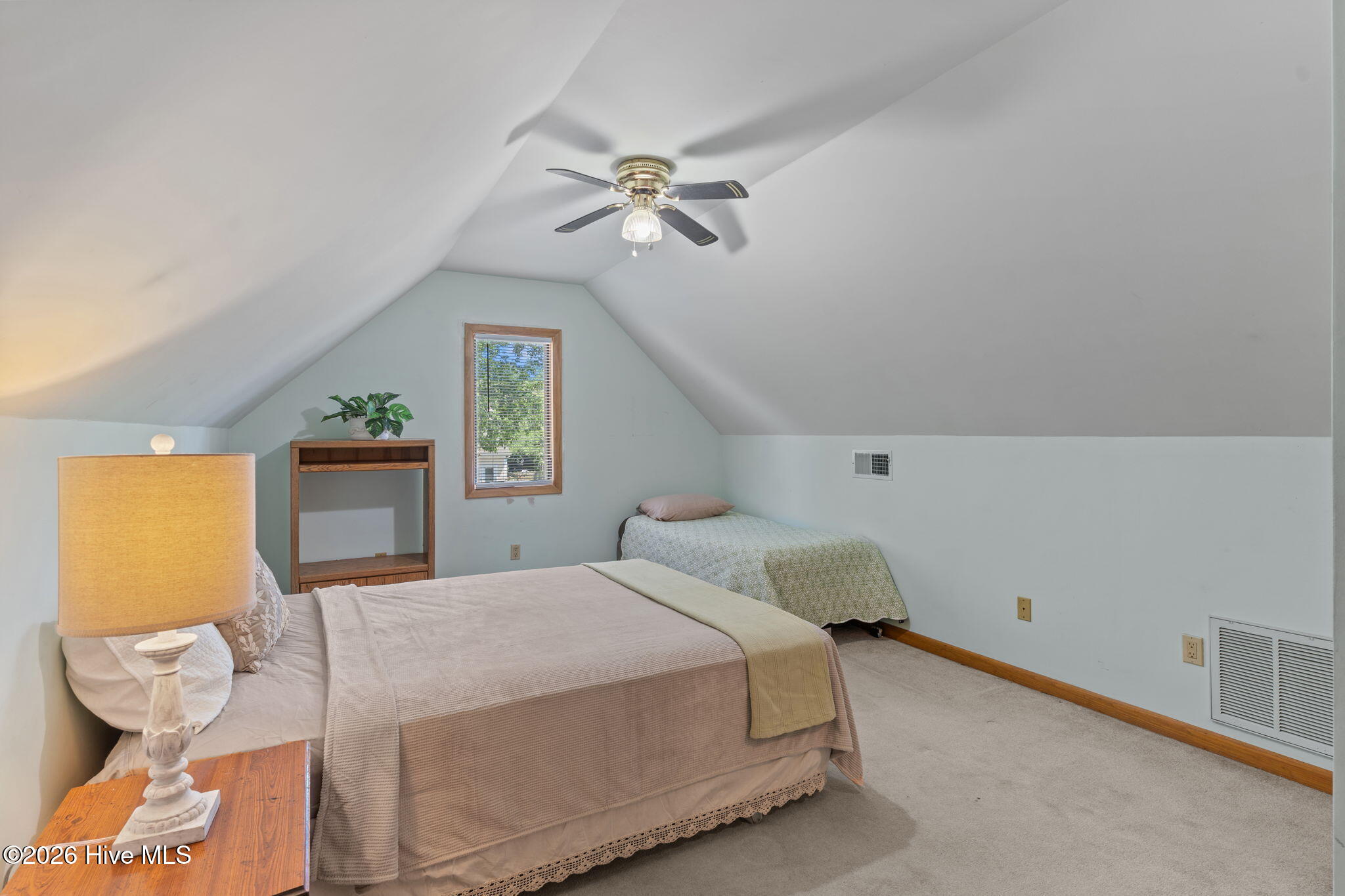 100568995 | Photo 32