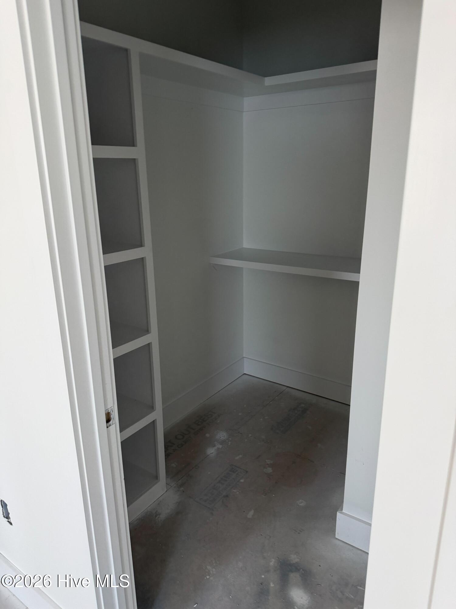 100565191 | Photo 17