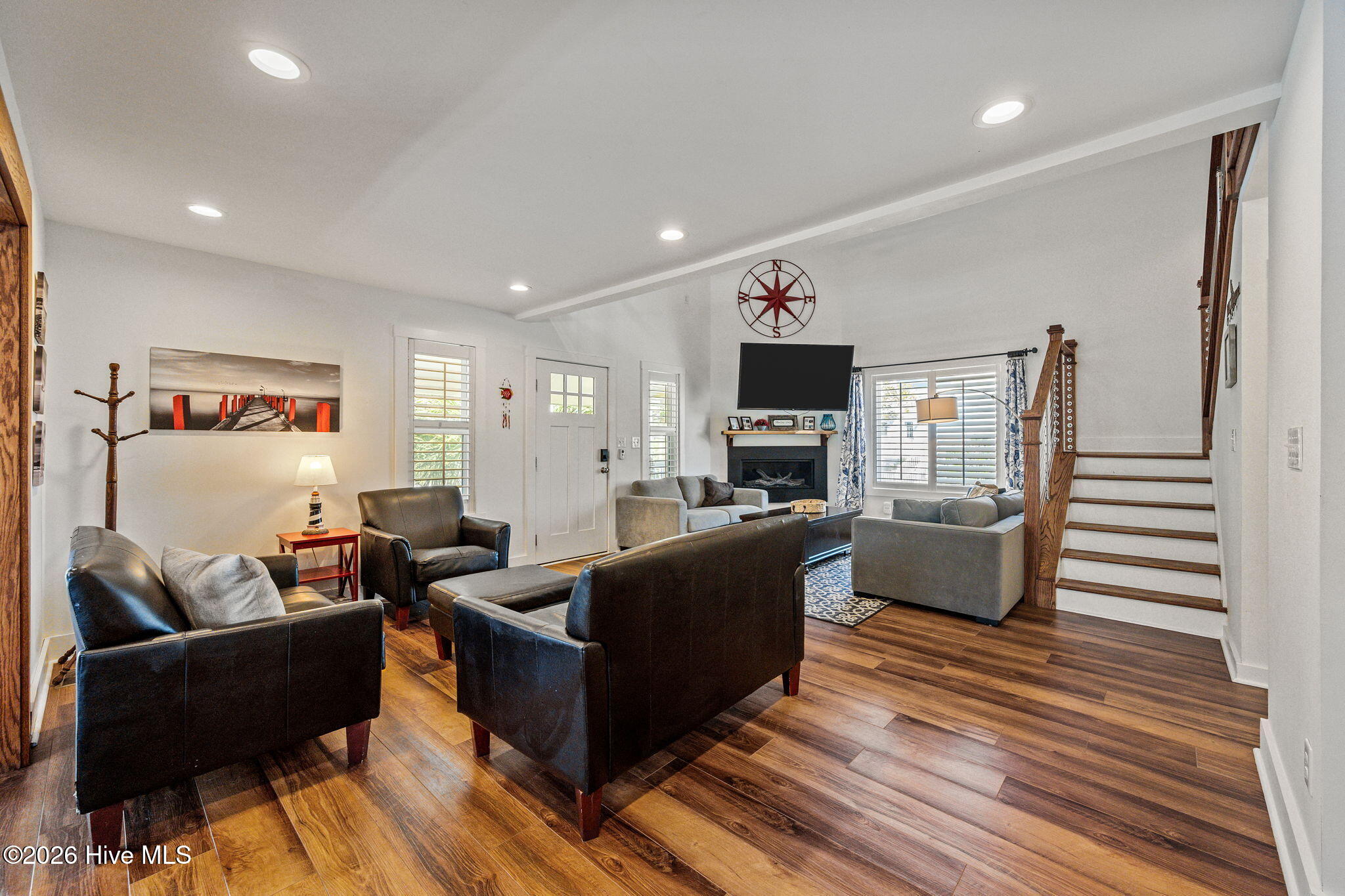 100569137 | Photo 26